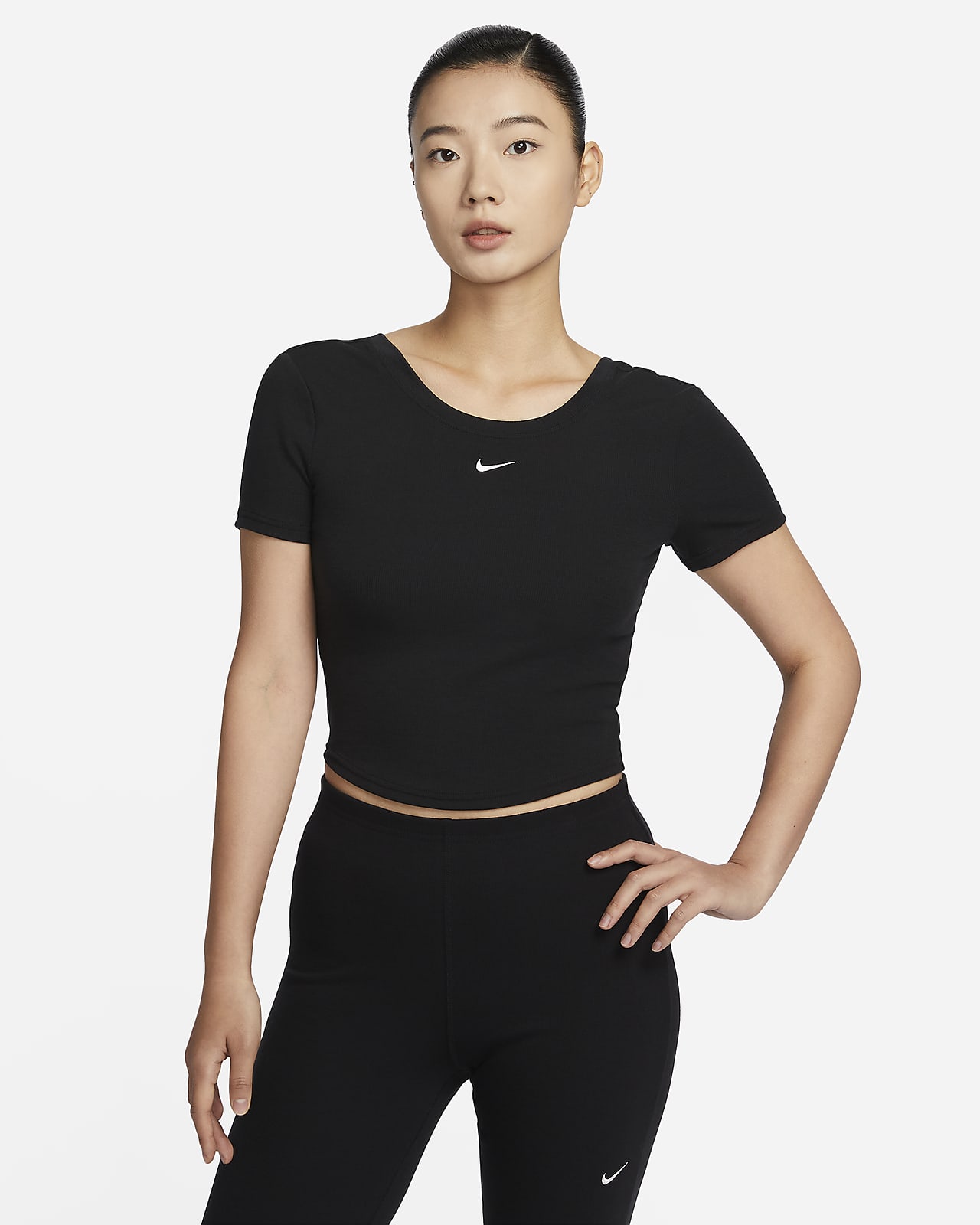 Nike Sportswear Chill Knit 女子紧身大圆领低背短袖细罗纹上衣