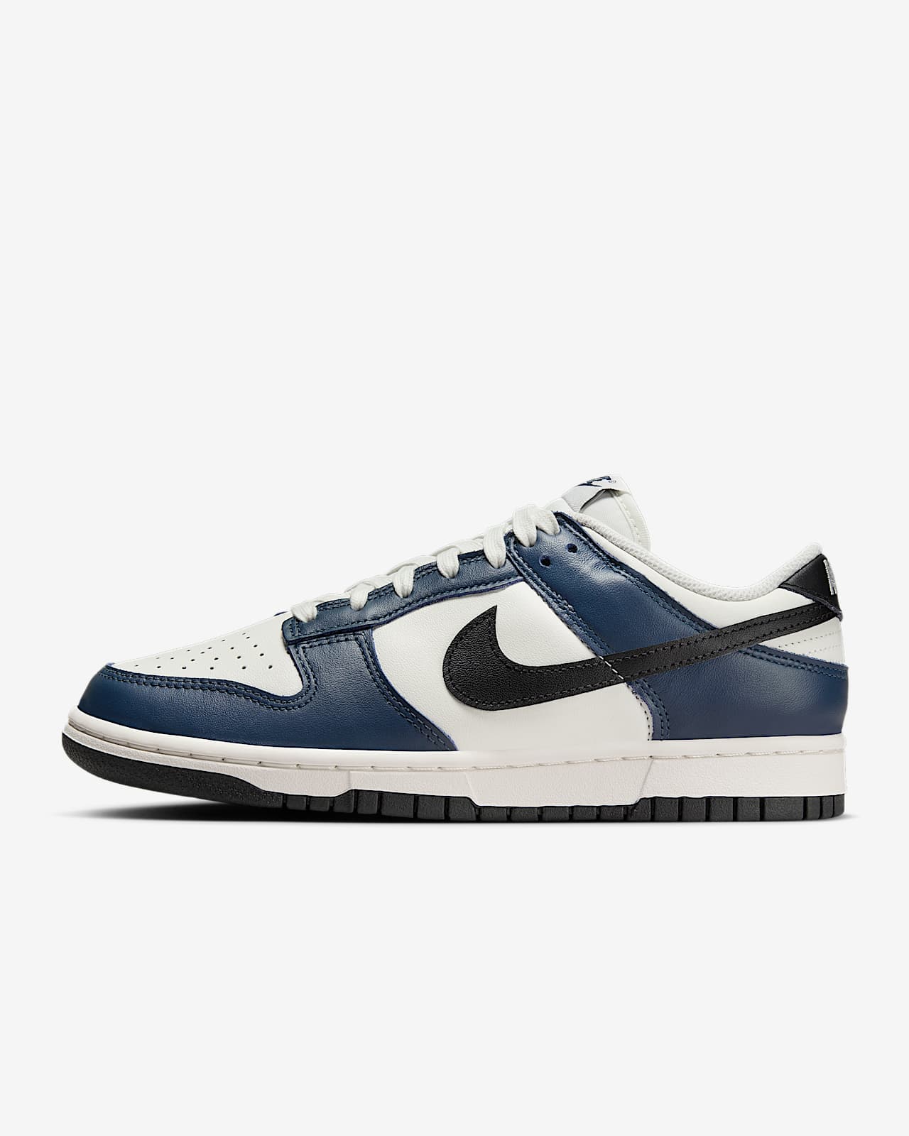 Nike Dunk Low 女子运动鞋