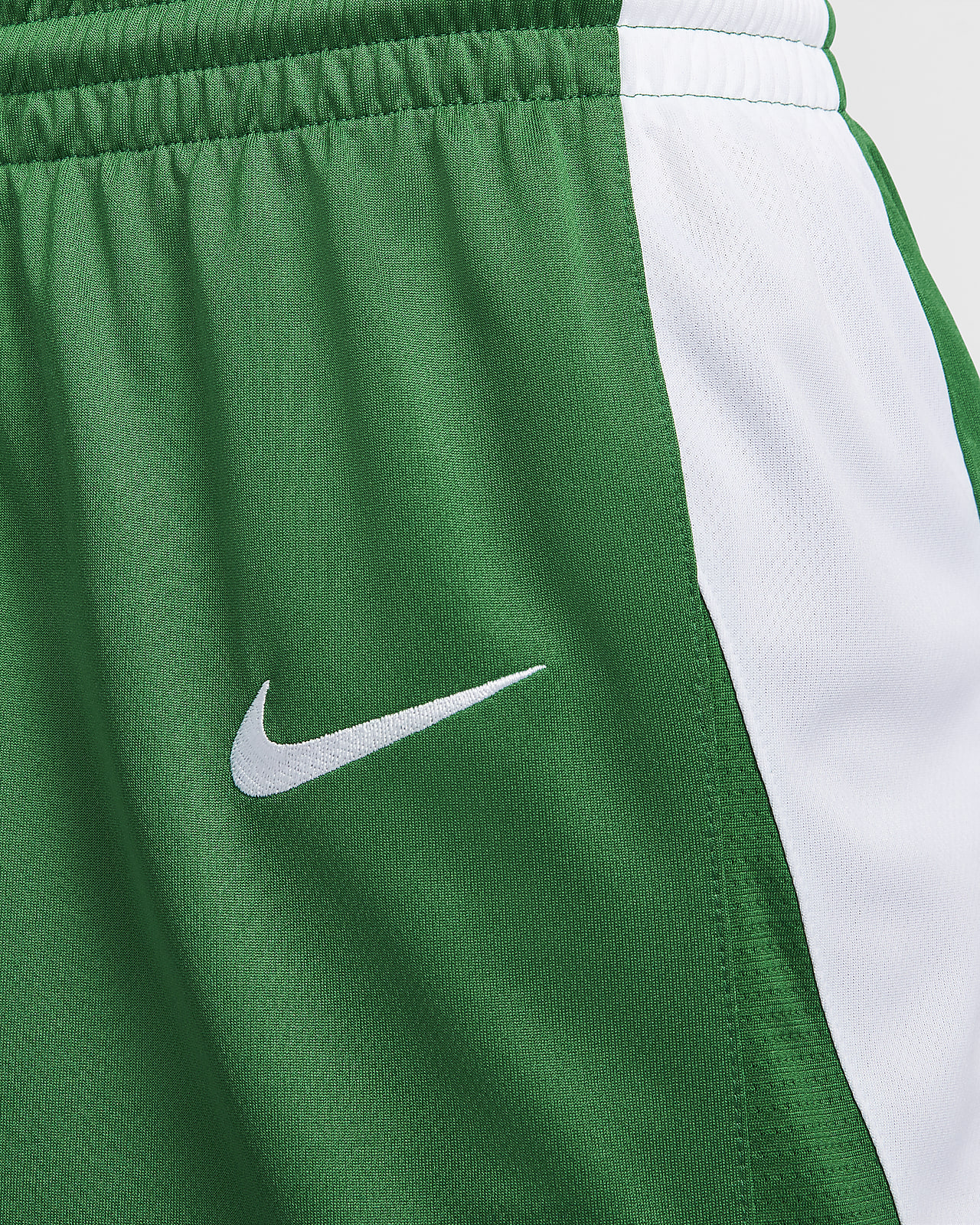 篮球短裤nike白（篮球短裤内里
穿的是什么）《篮球短裤里面穿的是什么》