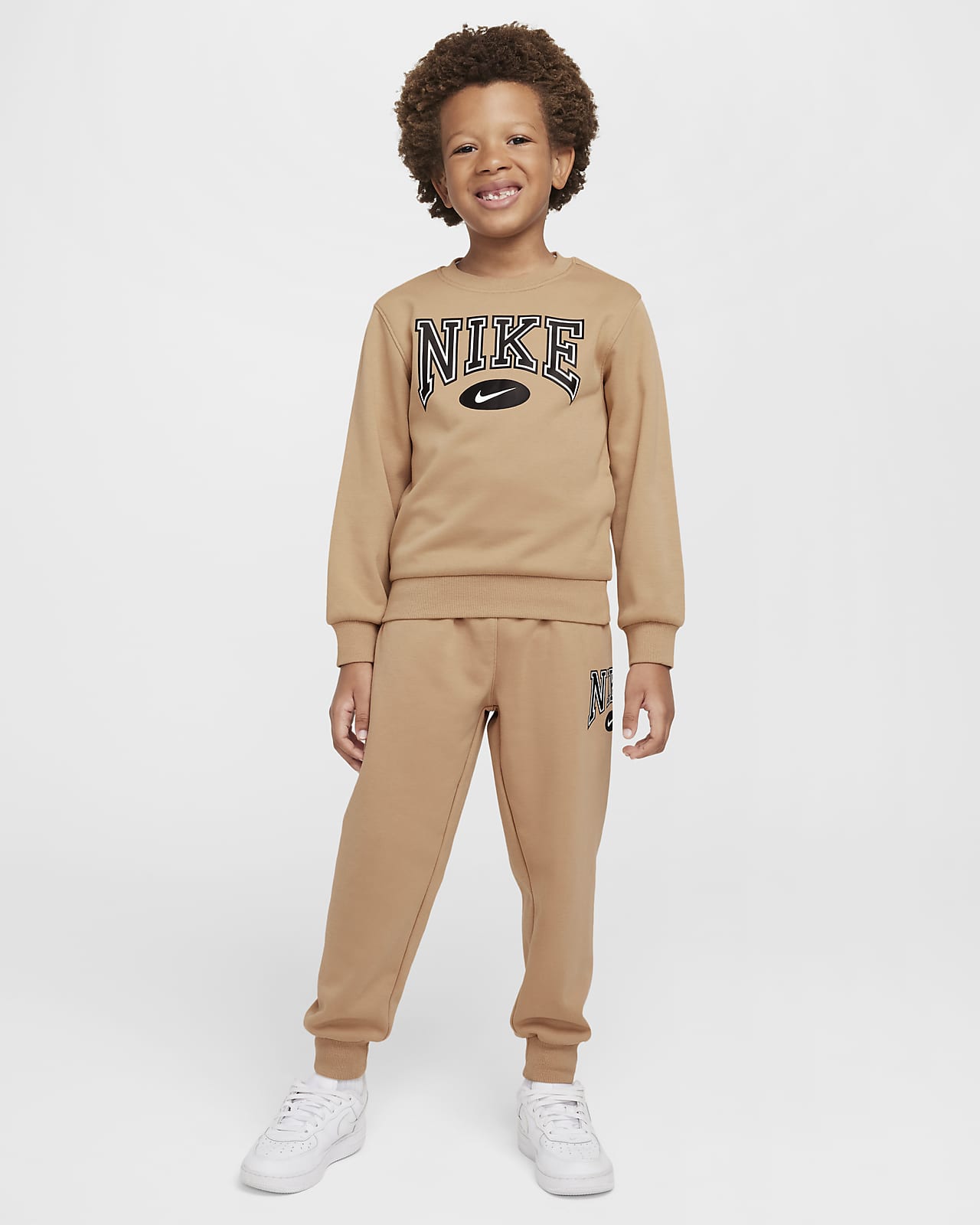Nike Gameday Essentials 幼童加绒圆领上衣和长裤套装