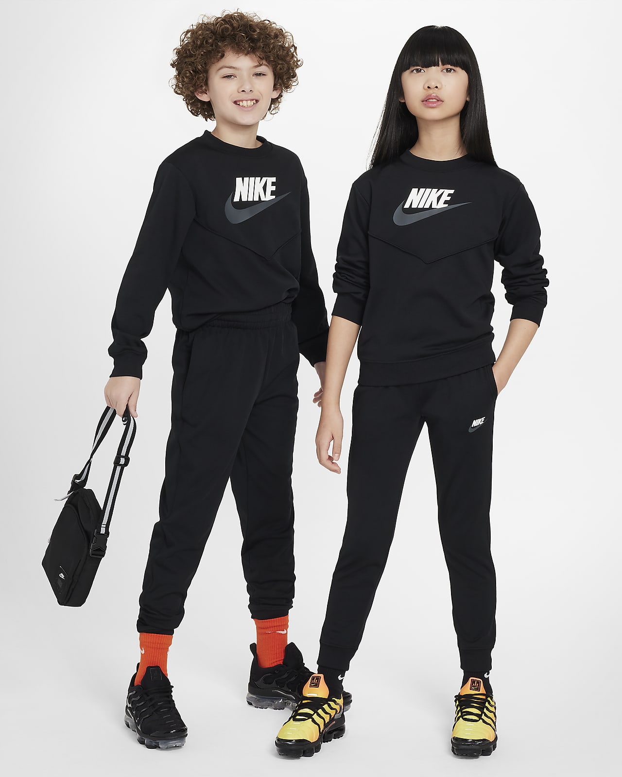 Nike Sportswear 大童加绒圆领上衣和长裤套装