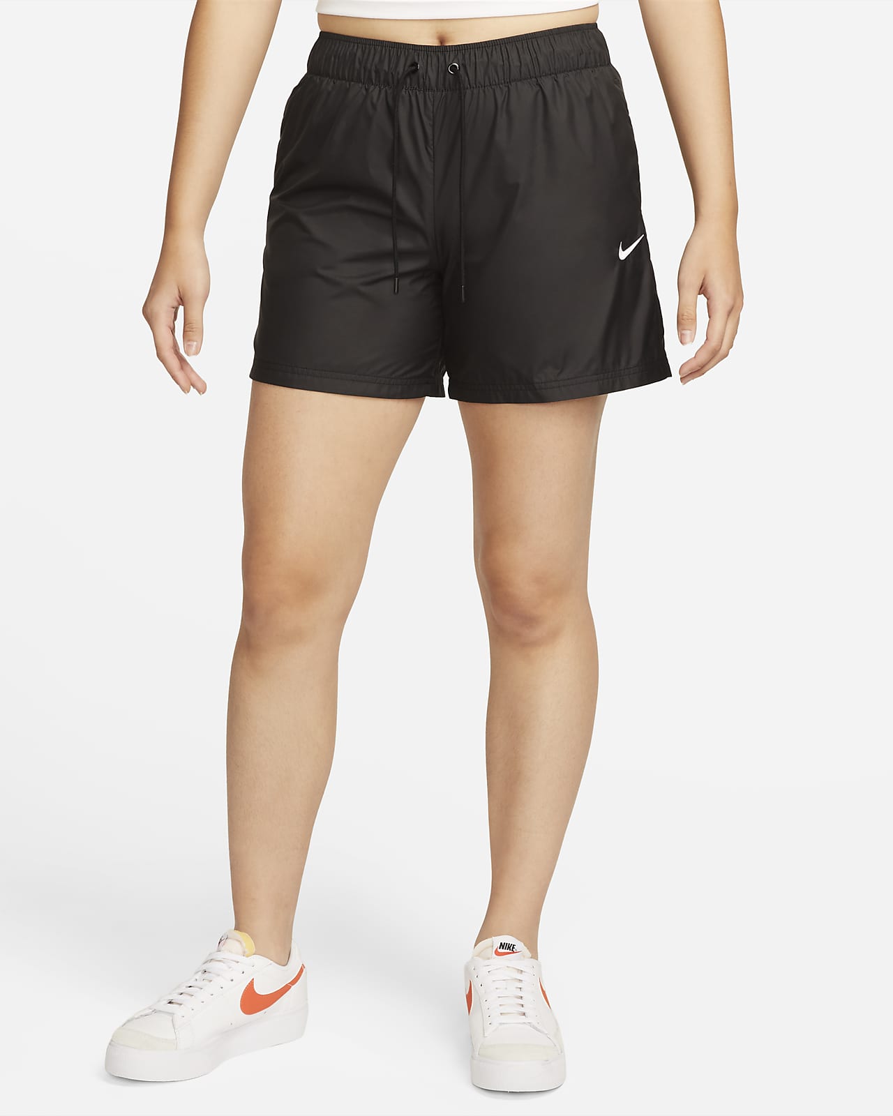 Nike Sportswear Essentials Repel 女子中腰拒水短裤