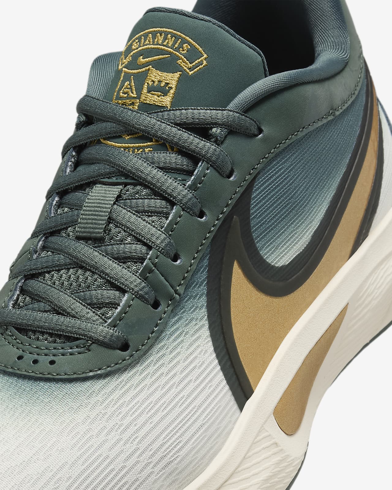 nike字母歌篮球鞋（nike字母哥logo）《耐克字母哥篮球鞋》