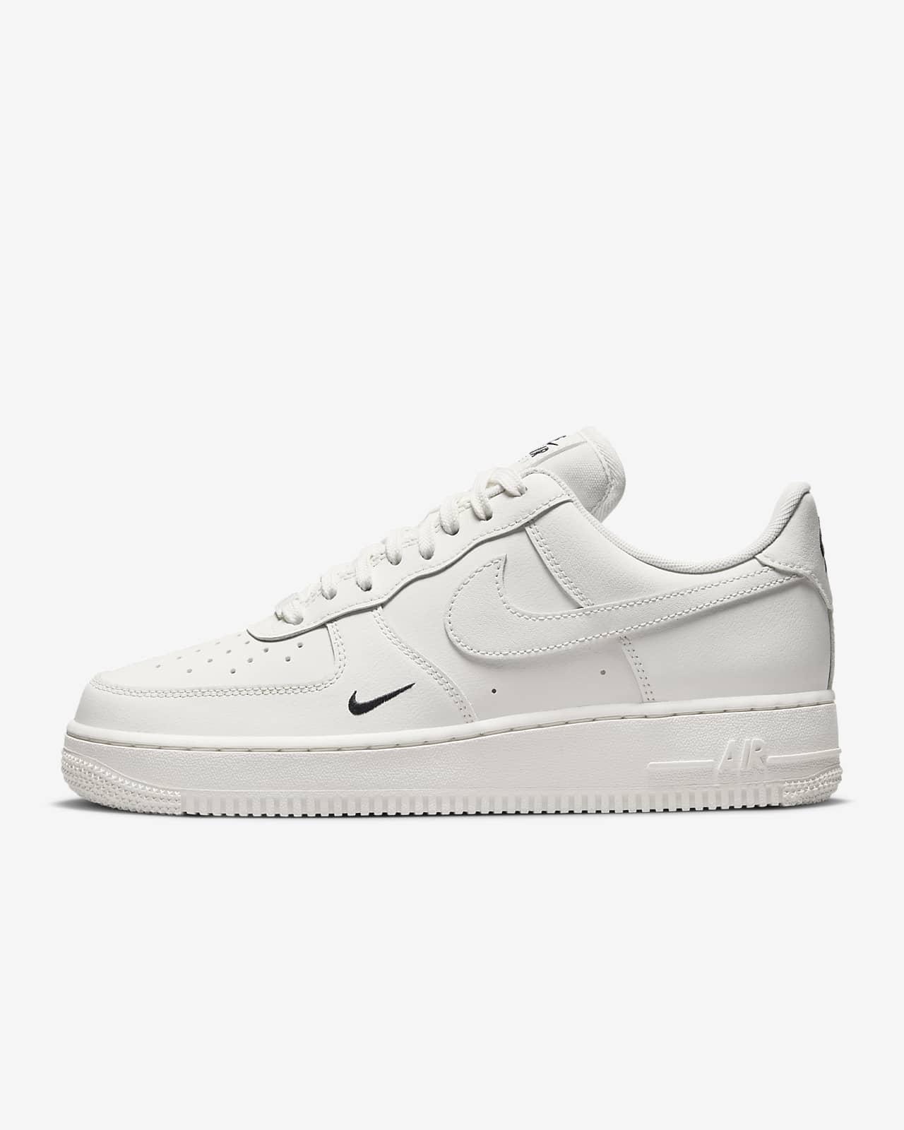Nike Air Force 1 ’07 Essential 女子空军一号运动鞋板鞋
