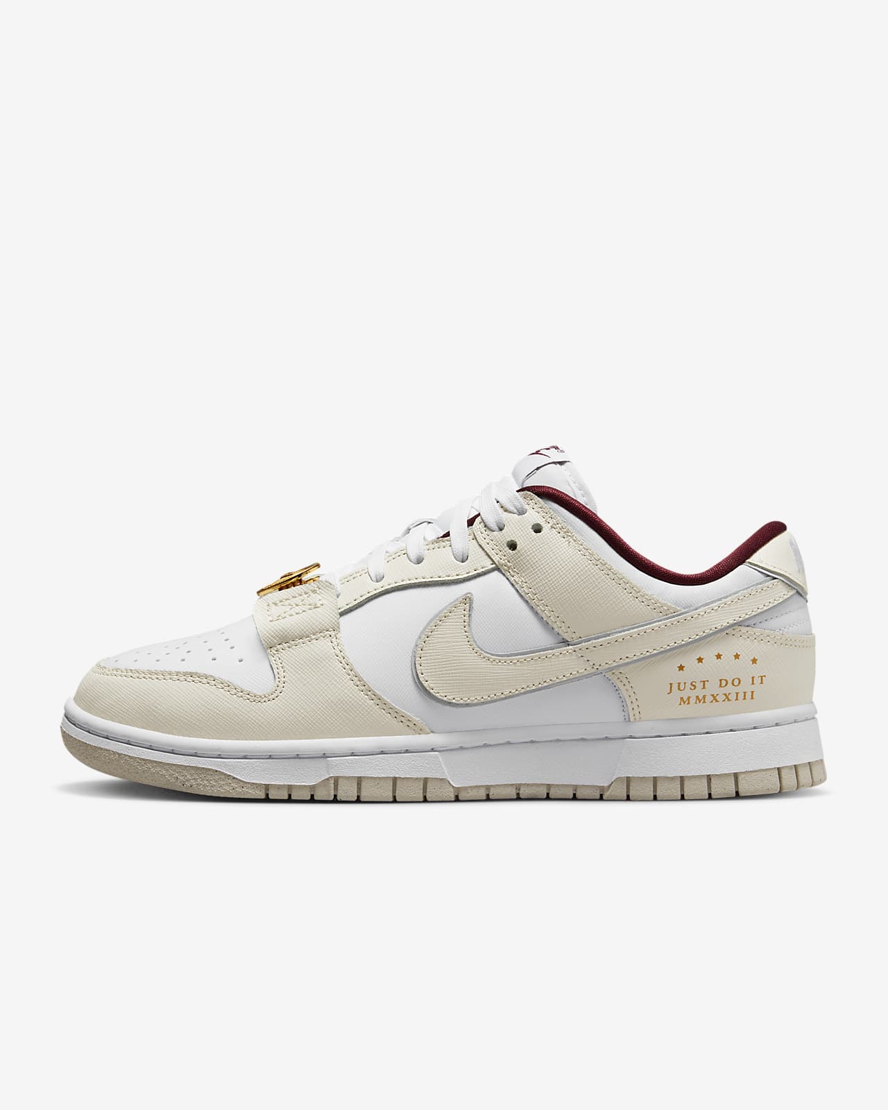 Nike Dunk Low SE 女子运动鞋
