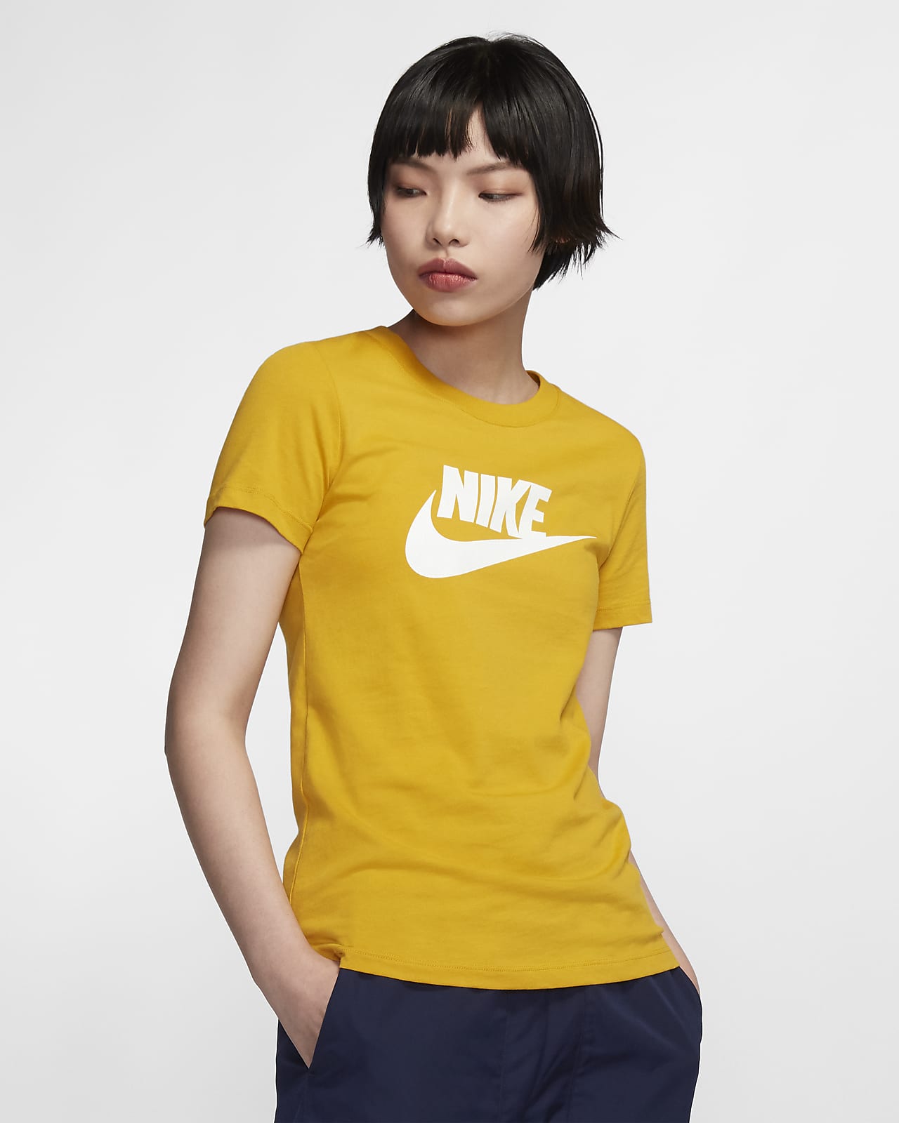 nike sportswear essential