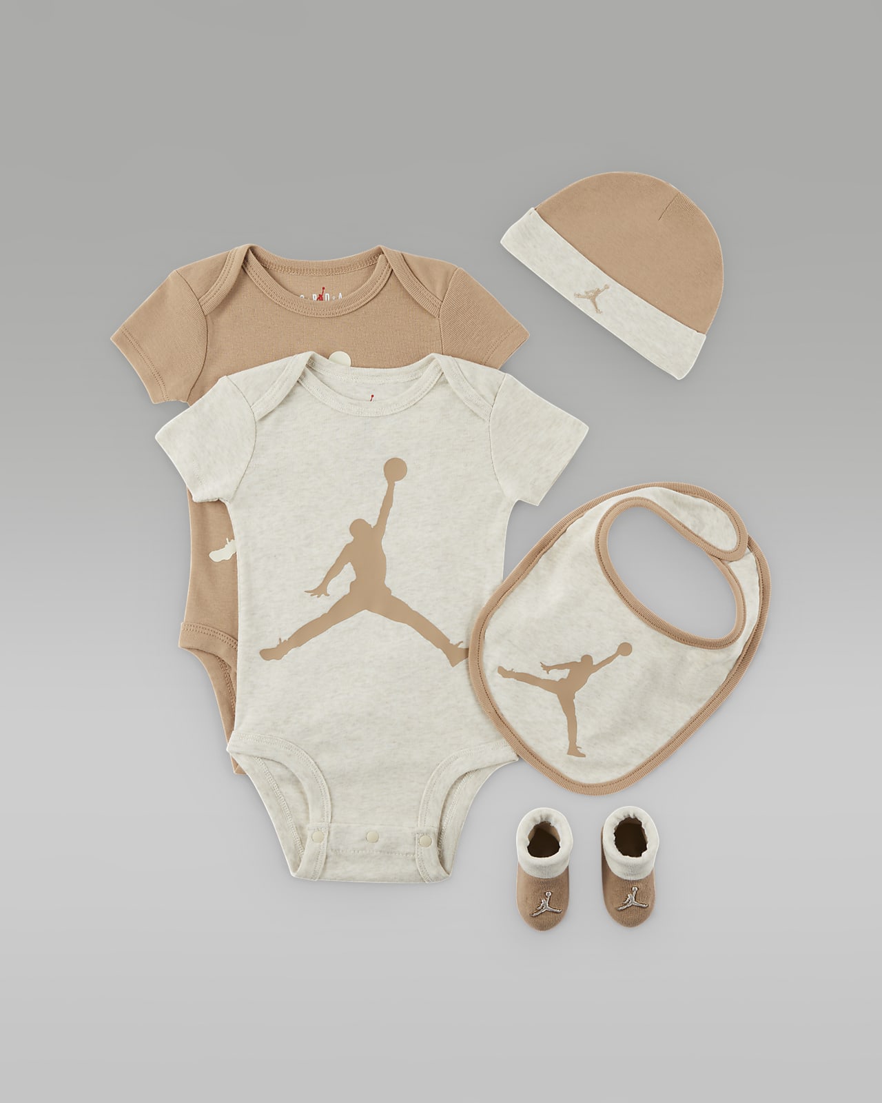 Jordan 5-Piece Core Gift Set 婴童连体衣、针织帽、围兜和学步袜套装