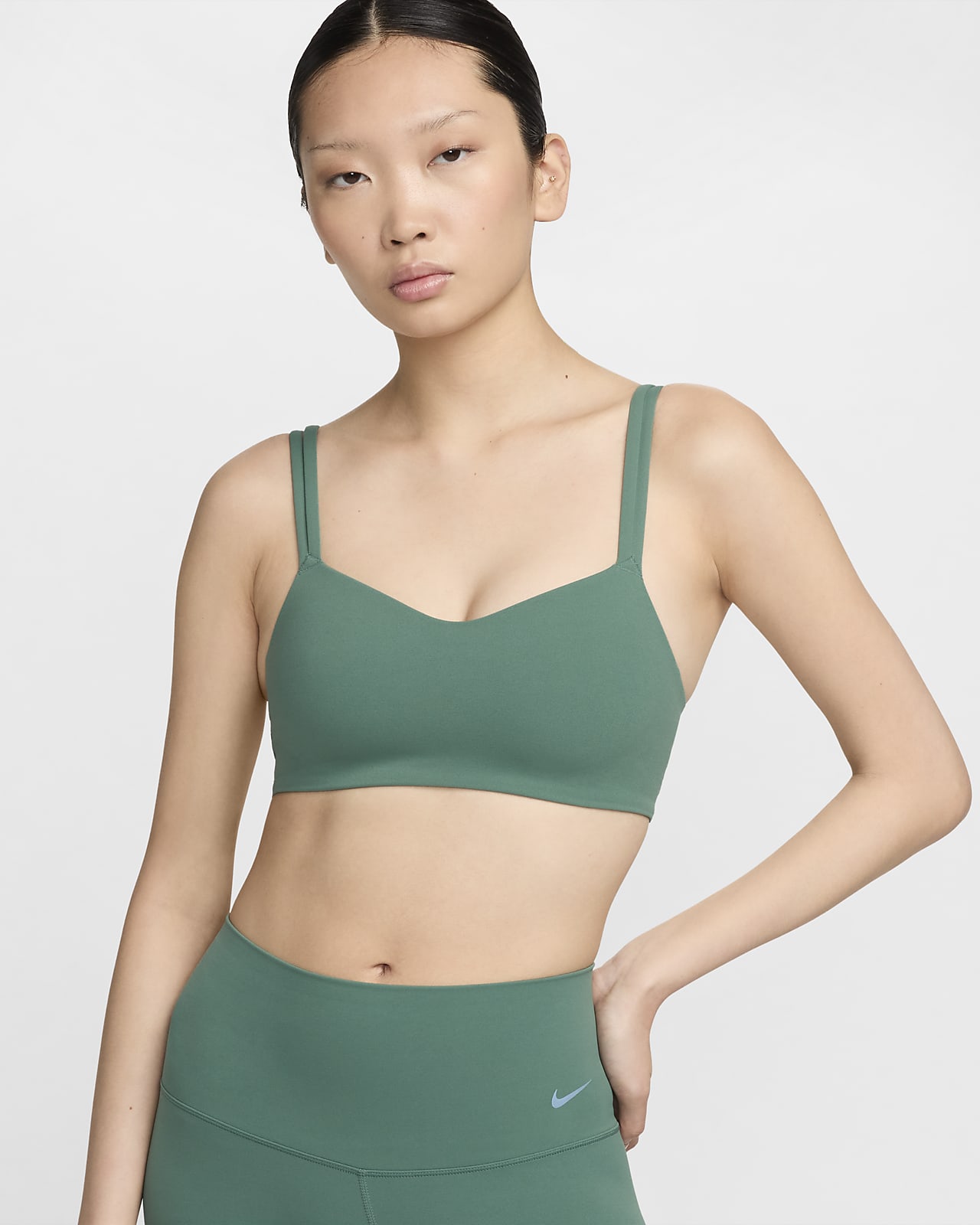 Nike Zenvy Strappy 女子柔软包裹低强度支撑速干衬垫运动内衣