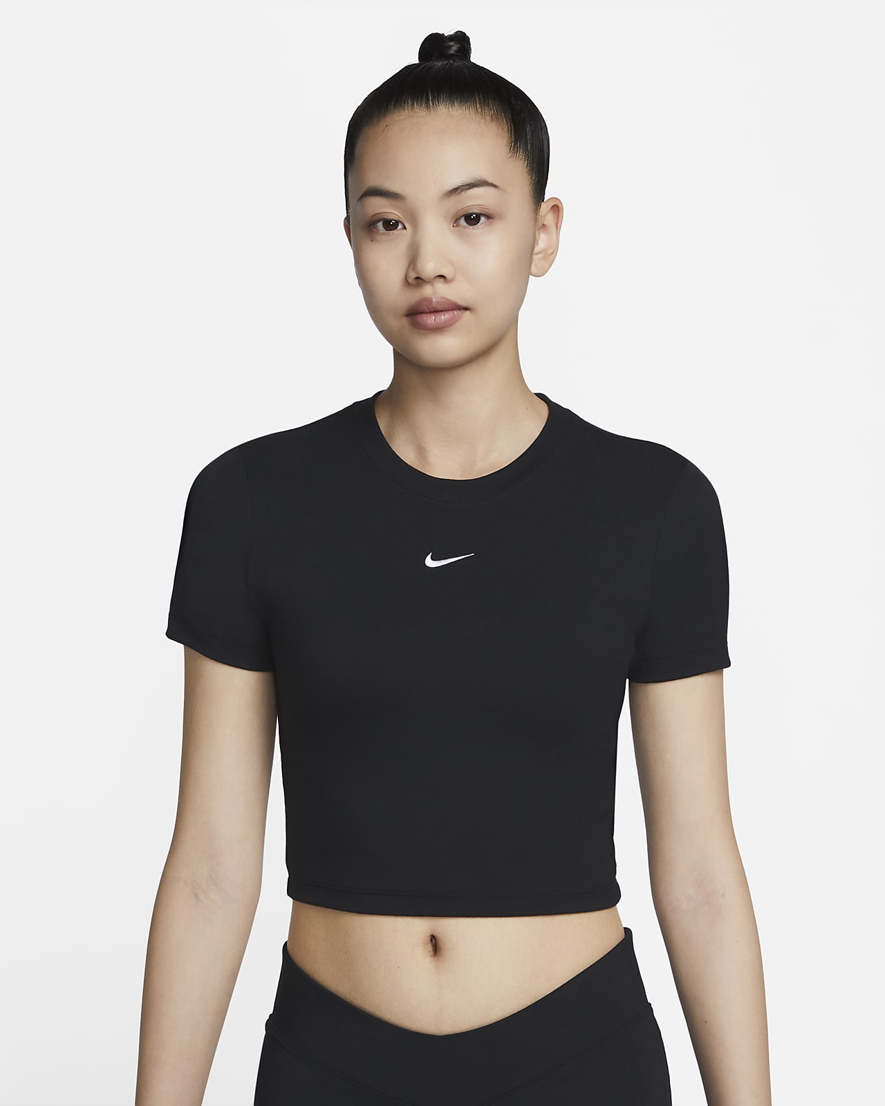 Nike Sportswear Essential 女子修身版型短款T恤