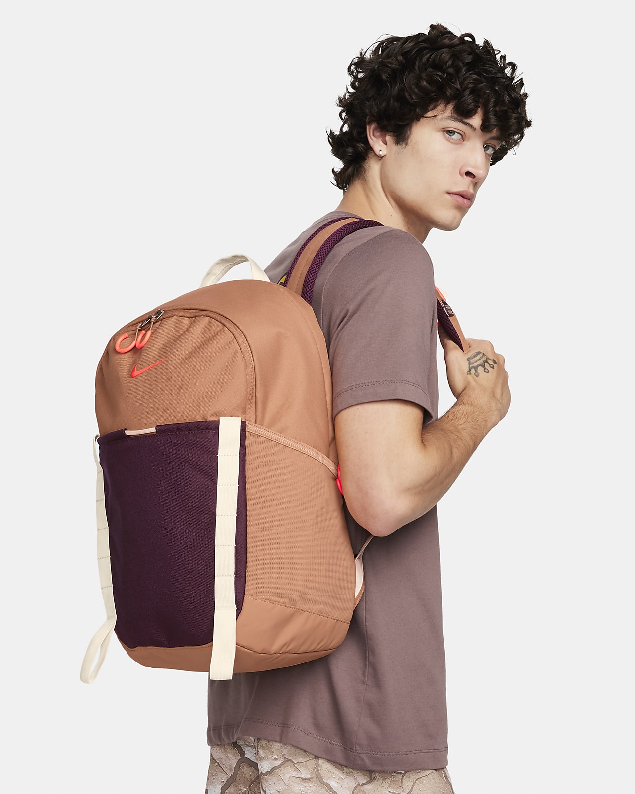 Nike Hike 双肩包