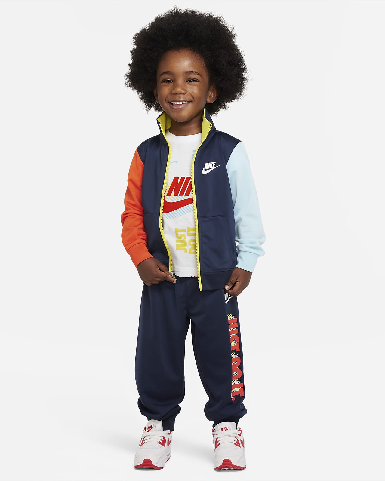 Nike Active Joy 婴童夹克和长裤套装