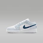 白色/浅蓝灰/舰队蓝