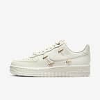 Nike Air Force 1 '07 LX 女子空军一号小金钩运动鞋 - 帆白/帆白/金属色/帆白