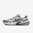 Nike V2K Run 复古运动鞋 - 白金色/狼灰/冷灰/金属灰