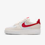 Nike Air Force 1 '07 Next Nature 女子空军一号运动鞋板鞋 - 淡象牙白/白色/帆白/大学红