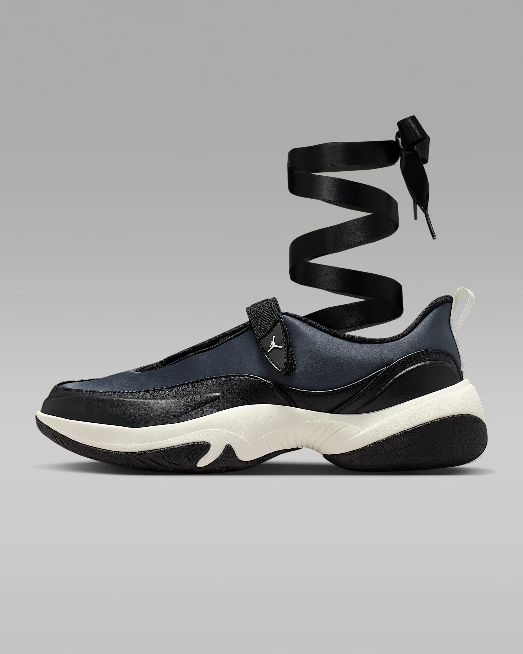 Jordan Pointe 女子运动鞋 - 黑/帆白