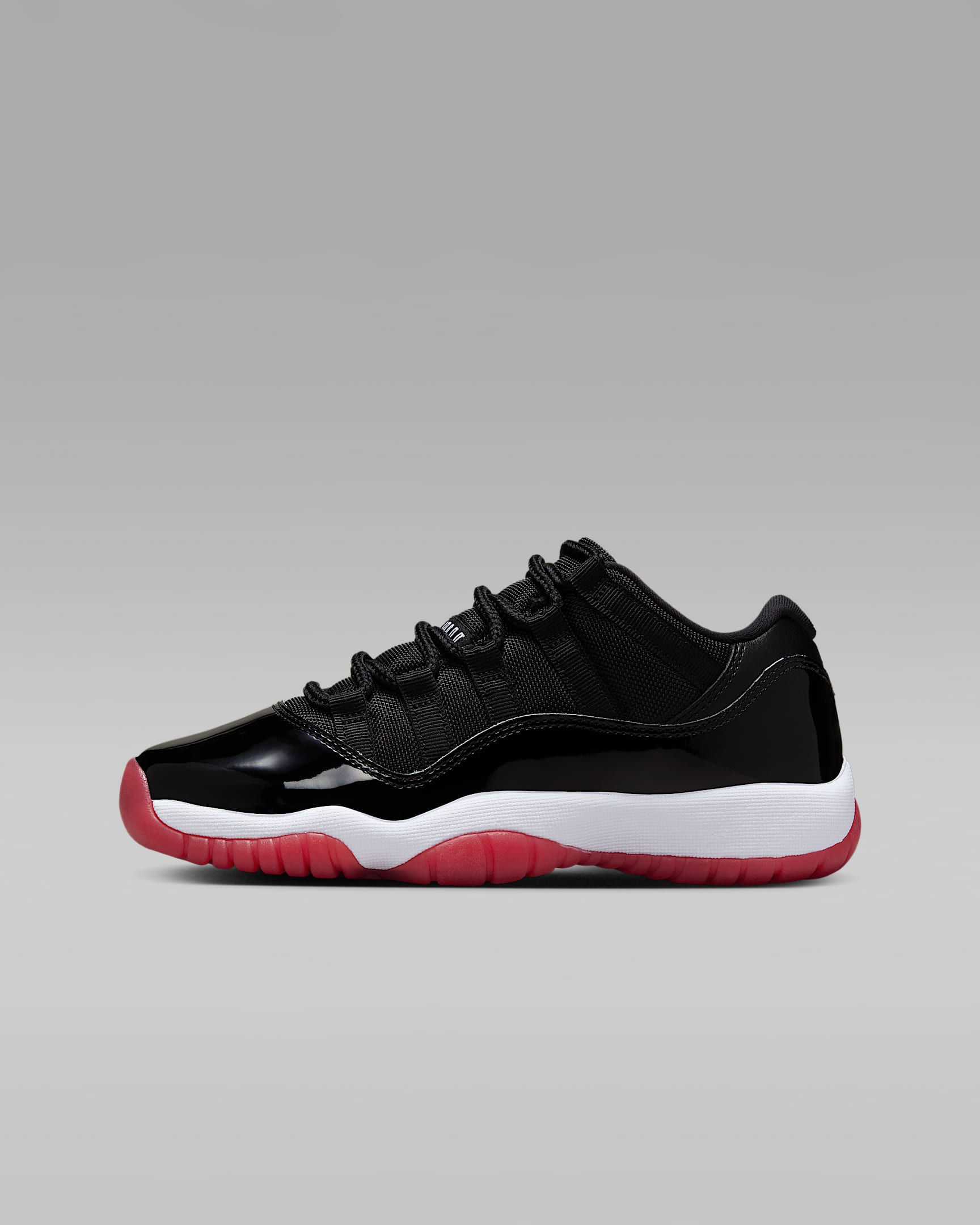 Air Jordan 11 Retro Low "Bred" 复刻大童运动鞋 - 黑/白色/校园红