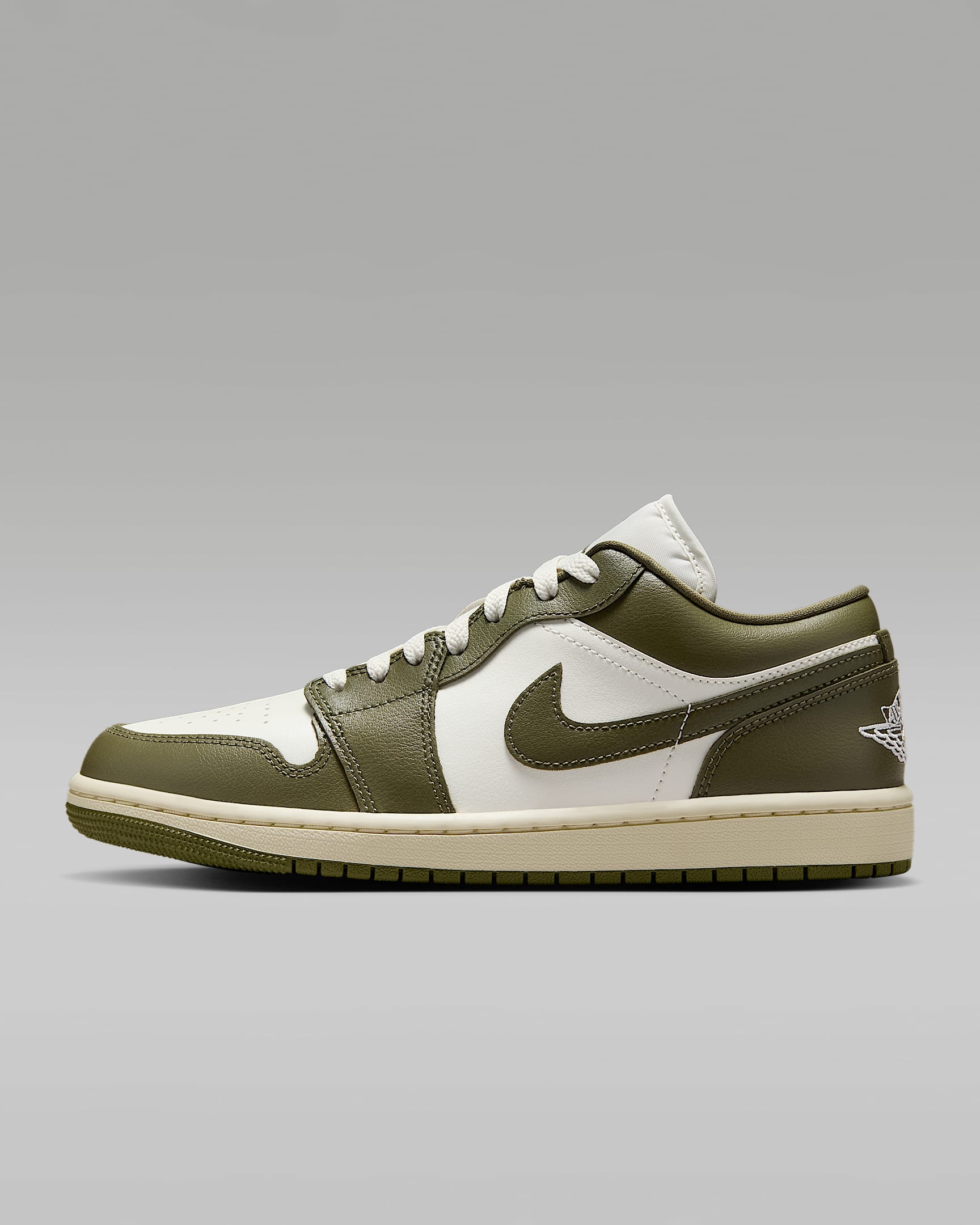 Air Jordan 1 Low 女子复古运动鞋刺绣板鞋 - 帆白/椰奶色/中橄榄绿