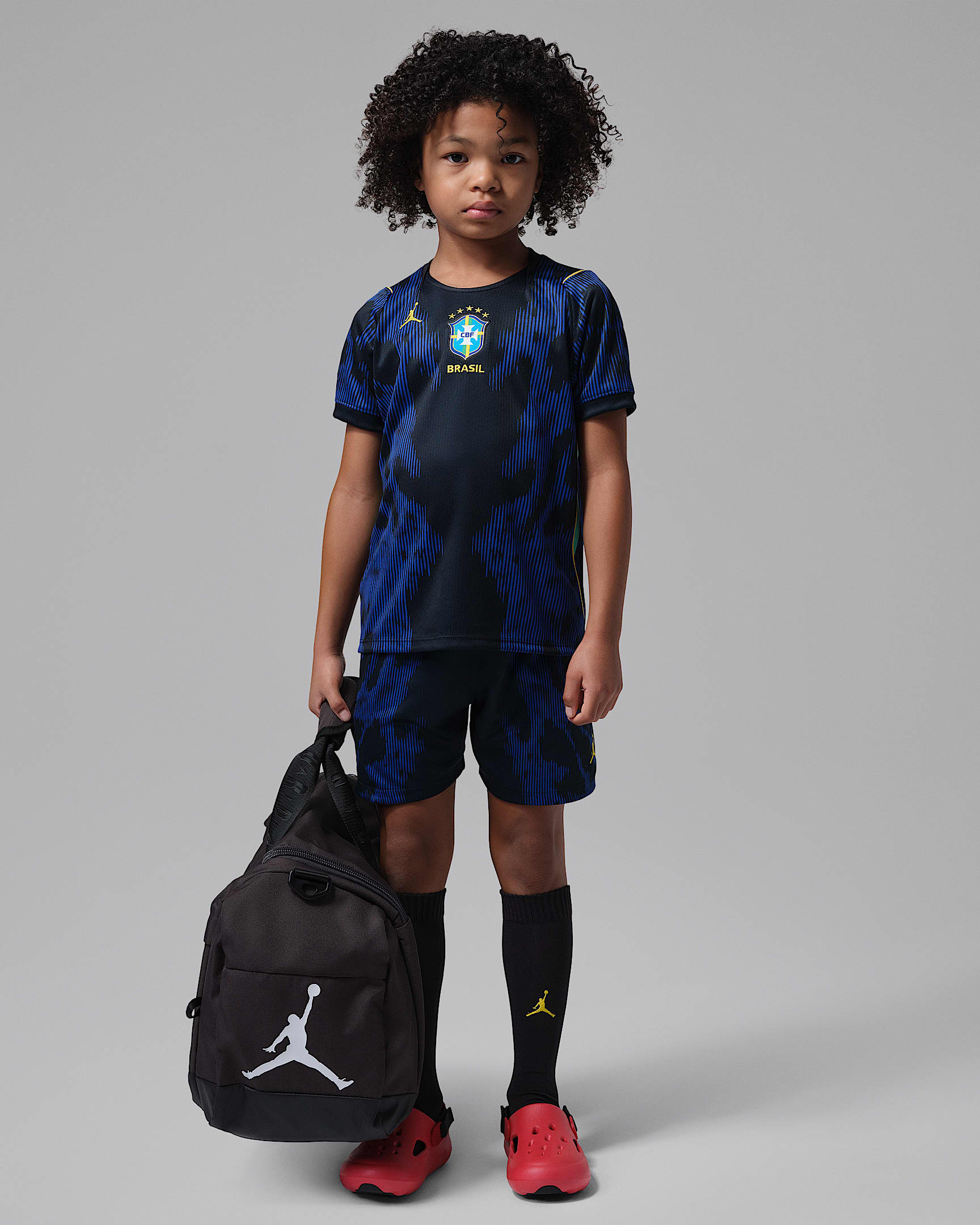 2026 赛季巴西队客场球迷版 Jordan 幼童短袖球衣、短裤和足球袜套装 - 旧宝蓝/黑