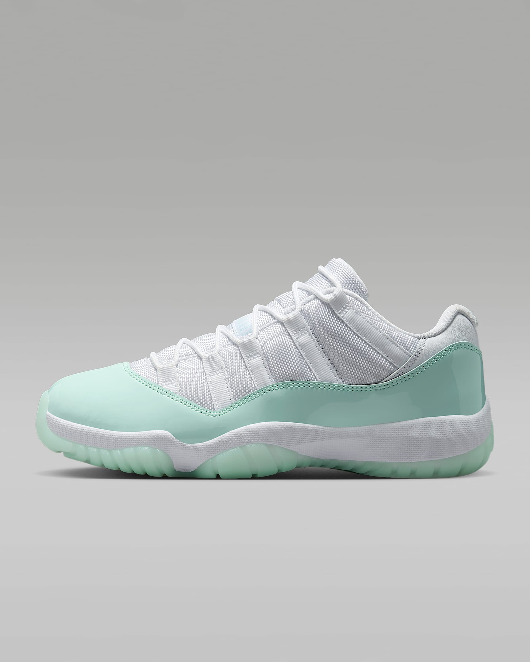 Air Jordan 11 Retro Low "Igloo" 复刻女子运动鞋 - 白色/伊格鲁蓝