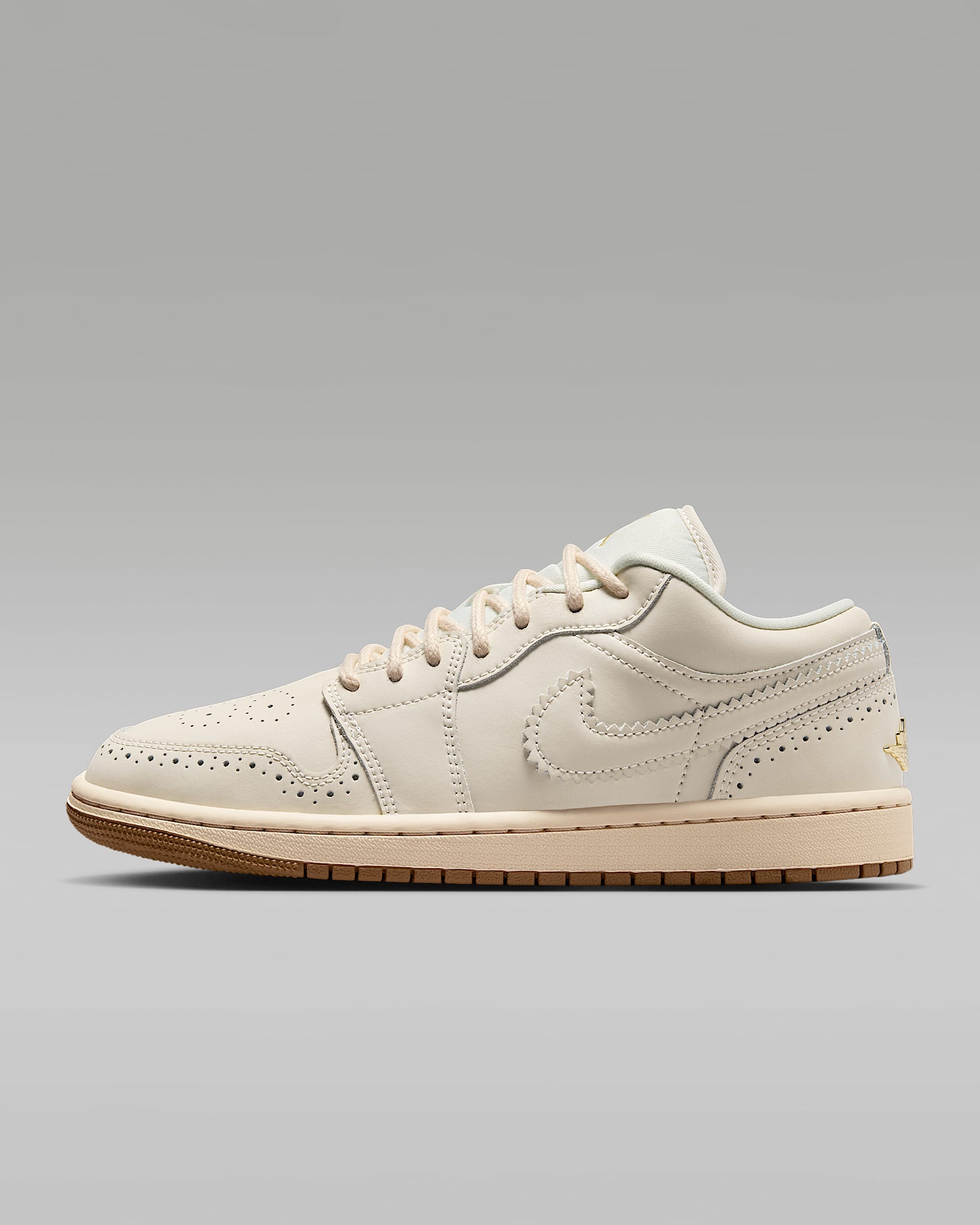 Air Jordan 1 Low SE 女子运动鞋 - 粉白/金属色/珍珠白/粉白