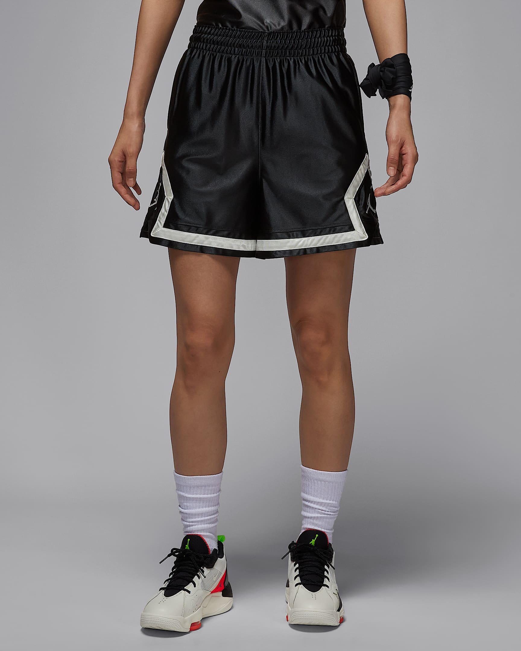Jordan Sport Dri-FIT Diamond 女子速干短裤 - 黑/帆白