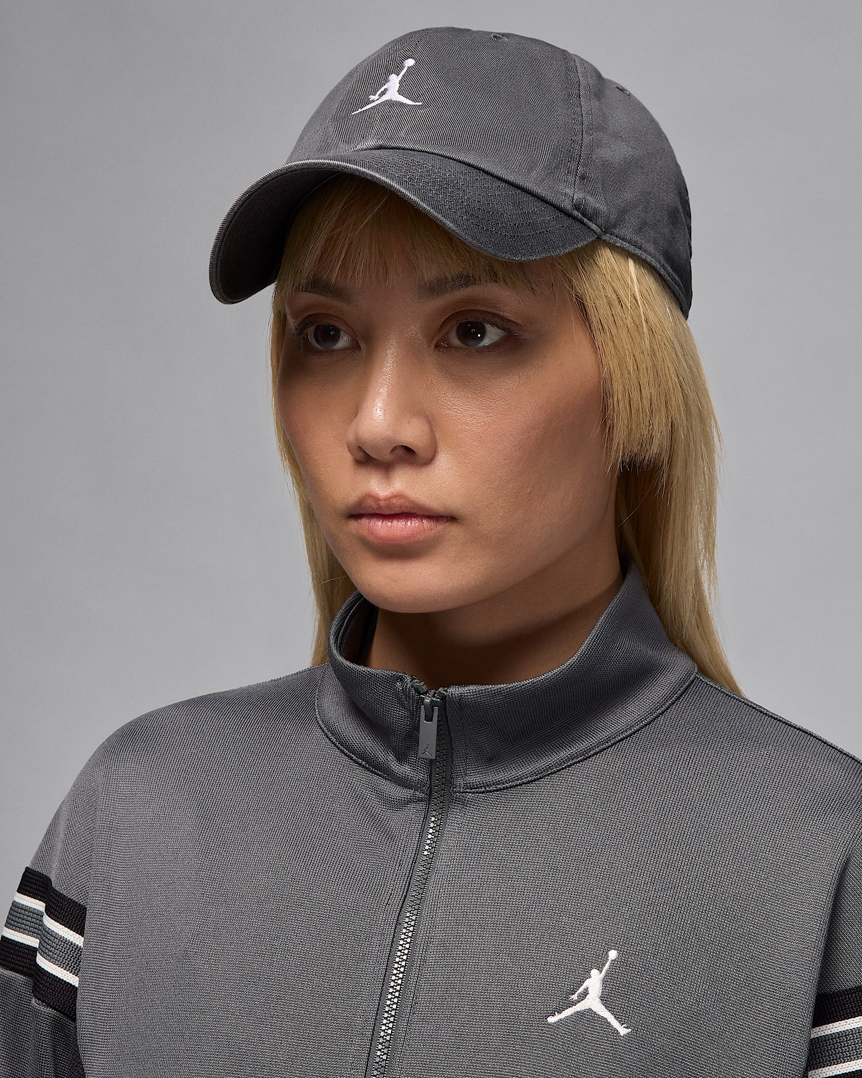 Jordan Club 软顶弧形帽檐运动帽 - 铁灰/帆白