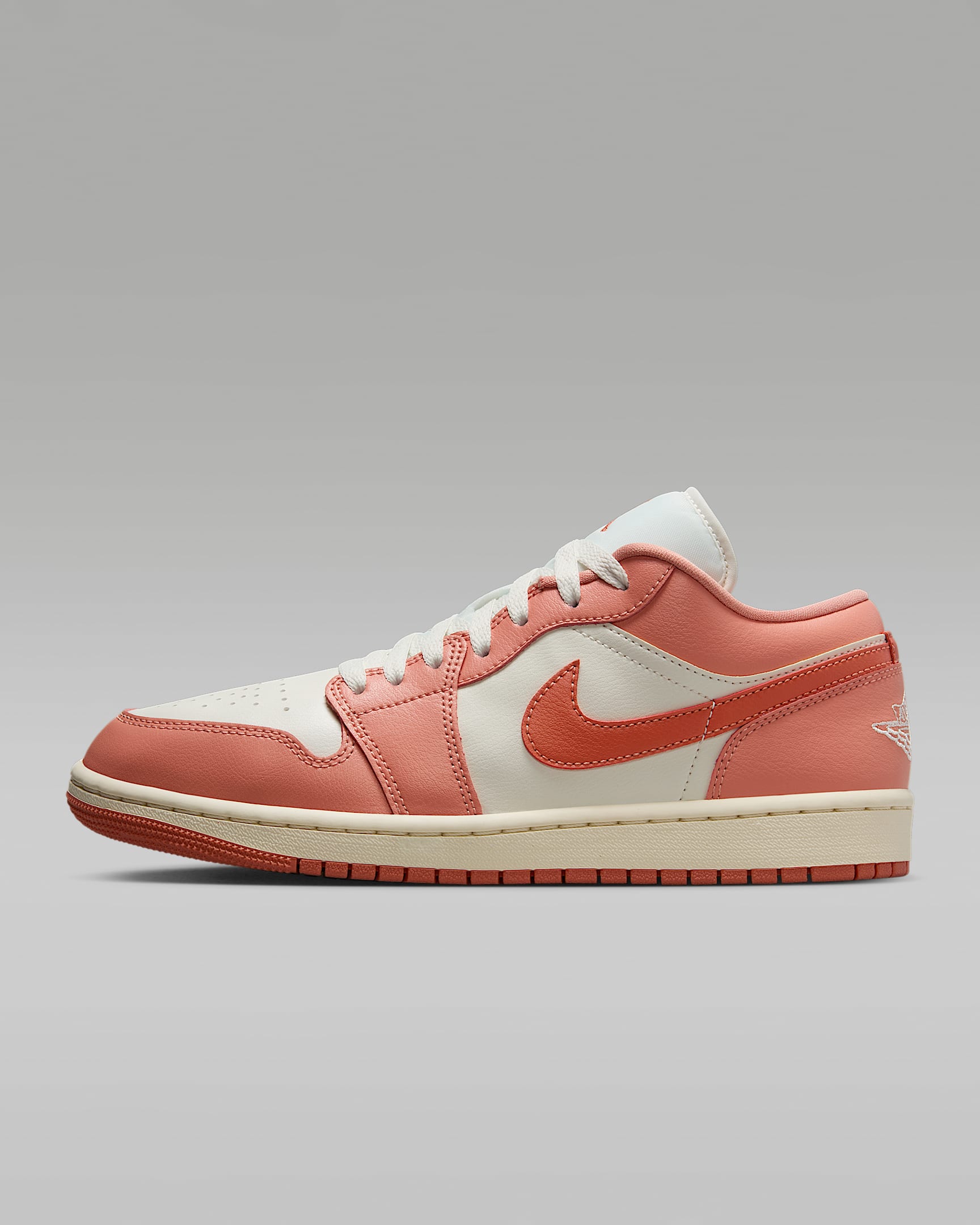 Air Jordan 1 Low 女子运动鞋刺绣板鞋 - 帆白/浅茜草根褐/淡象牙白/茜草根褐