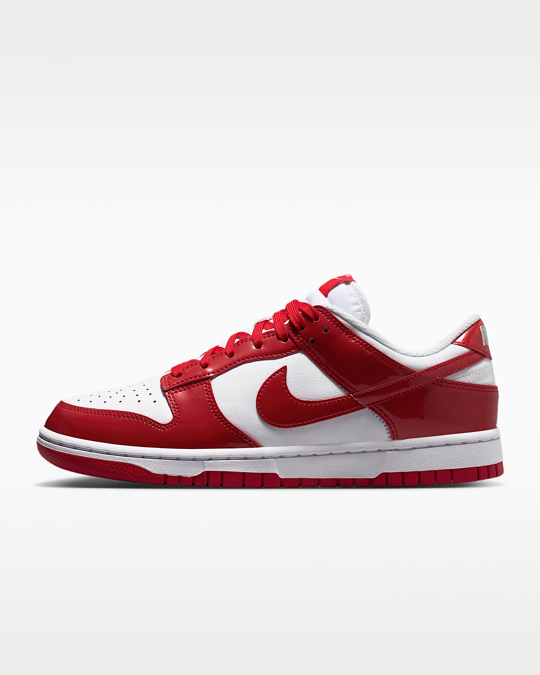 Nike Dunk Low SE 女子运动鞋 - 白色/白色/金属银/大学红