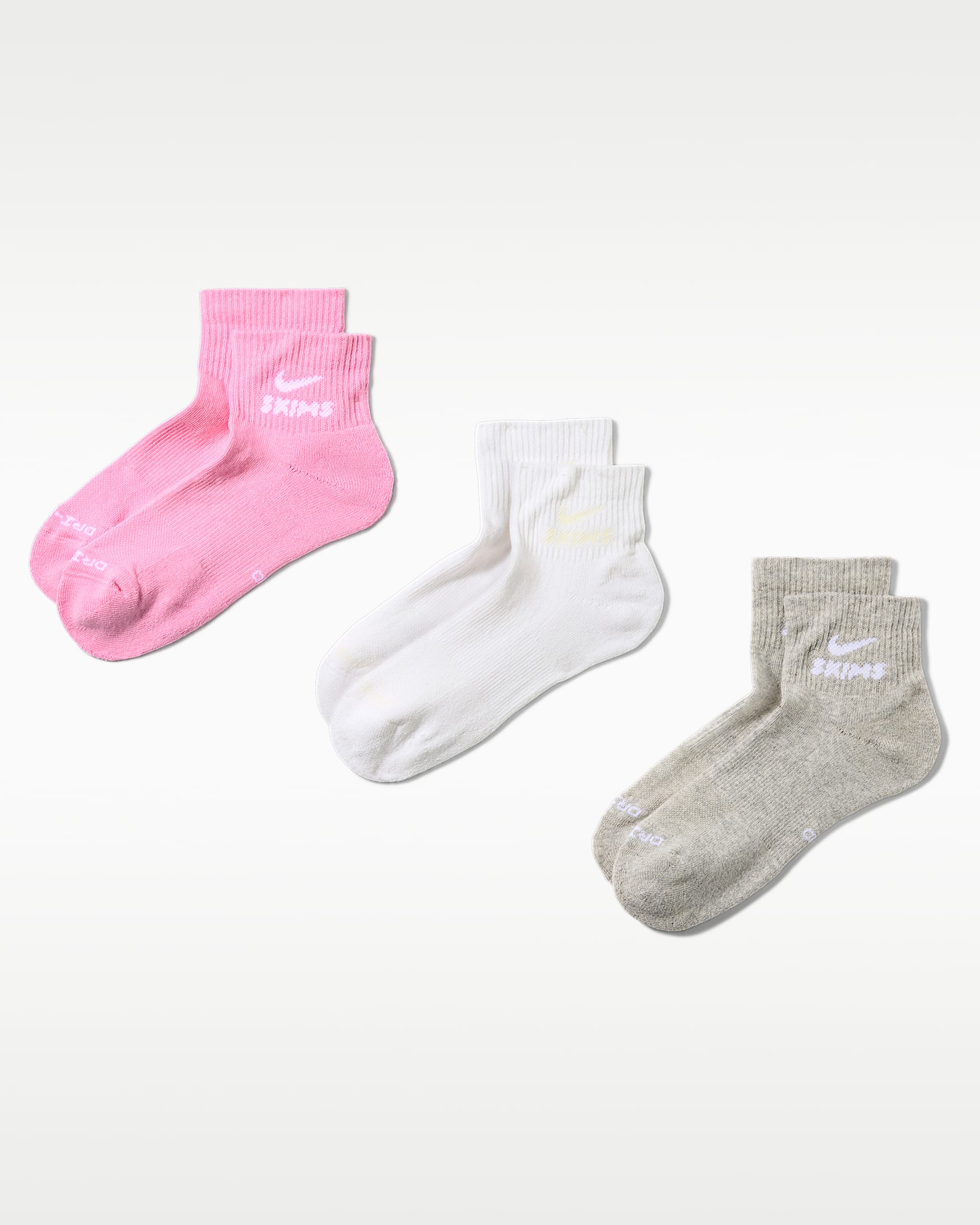 NikeSKIMS Dri-FIT 女子速干运动短袜(3 双) - 多色