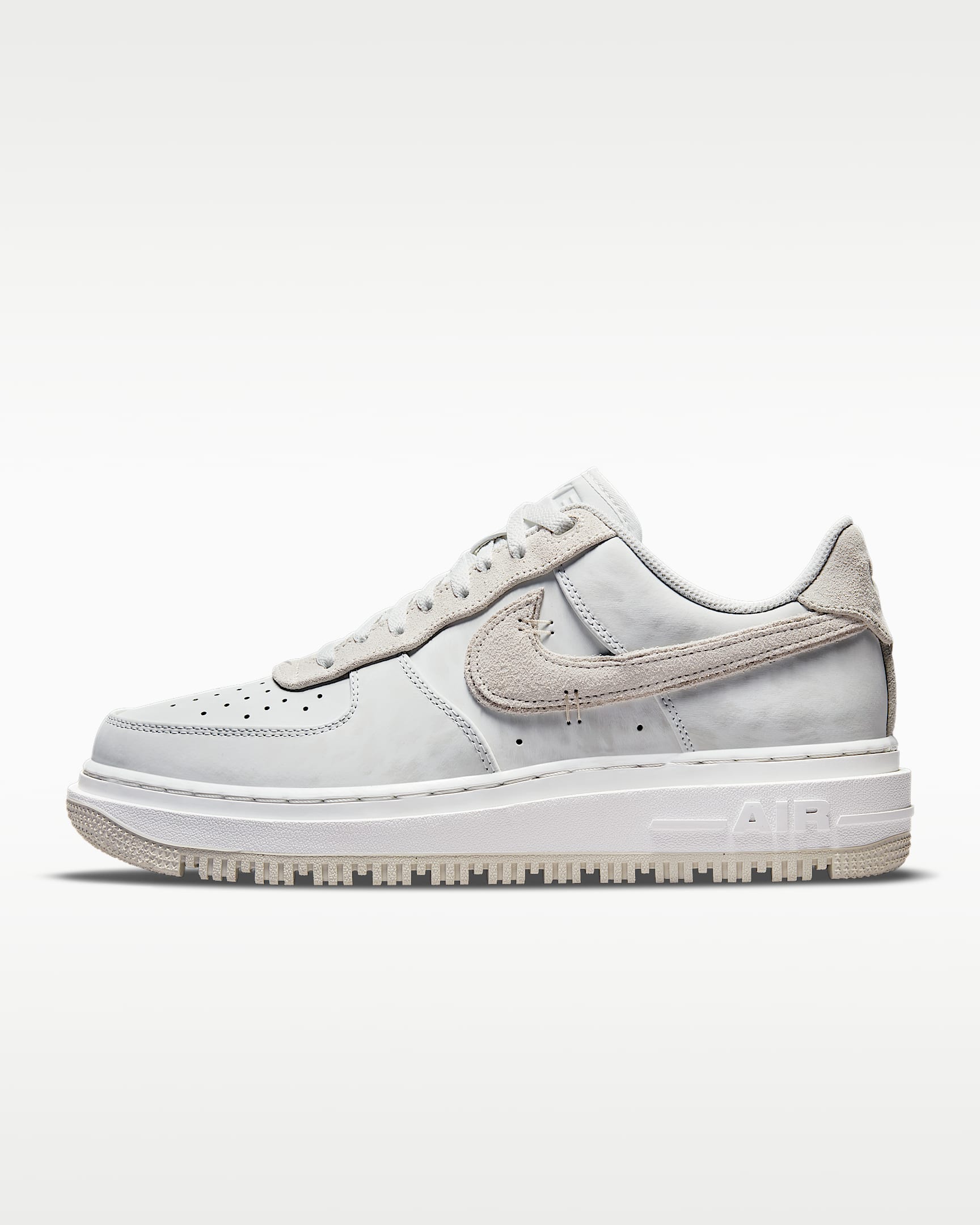 Nike Air Force 1 Luxe 男子空军一号运动鞋板鞋 - 山峰白/浅骨色/山峰白