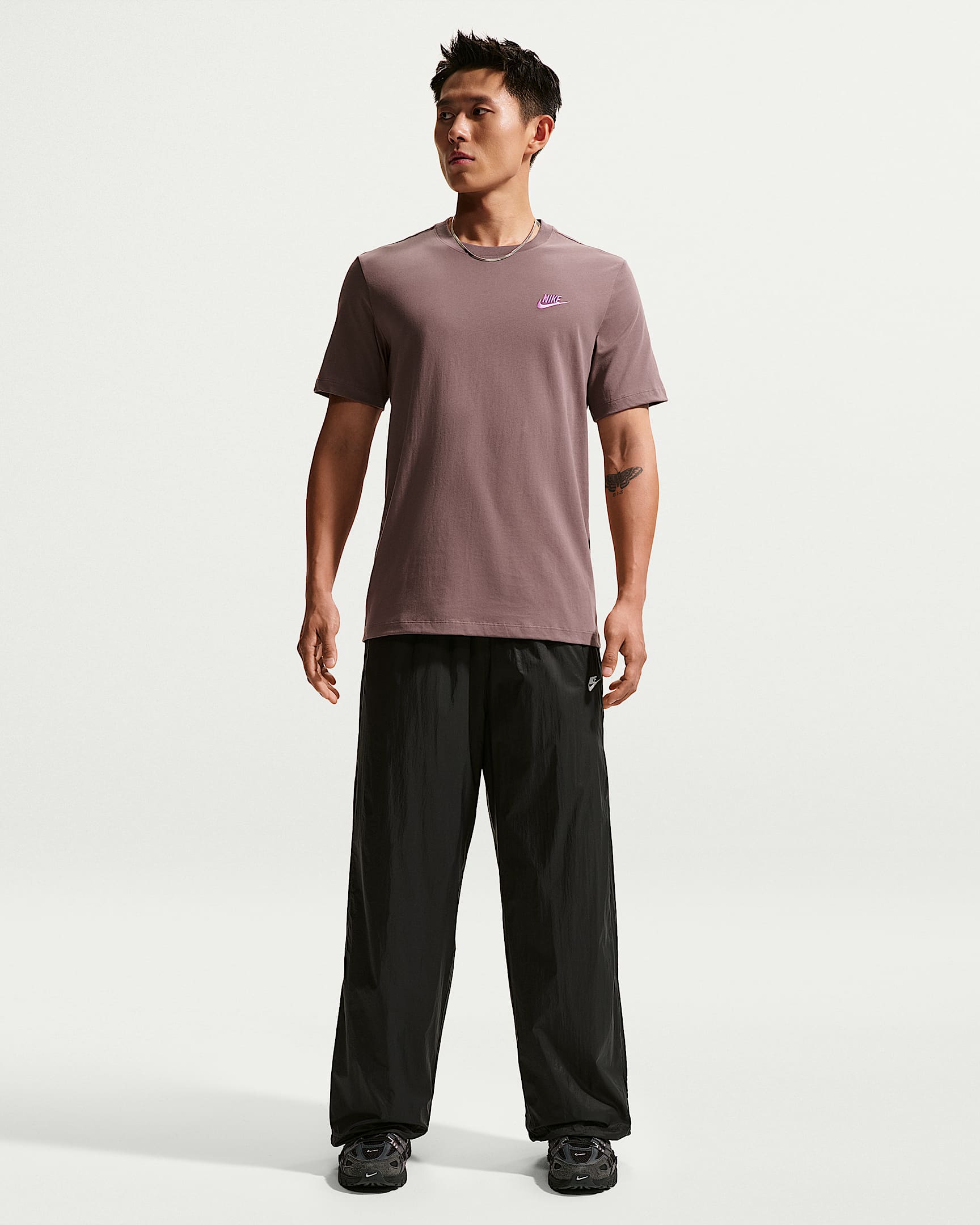 Nike Windrunner 男子轻便型防晒长裤 - 黑/白色