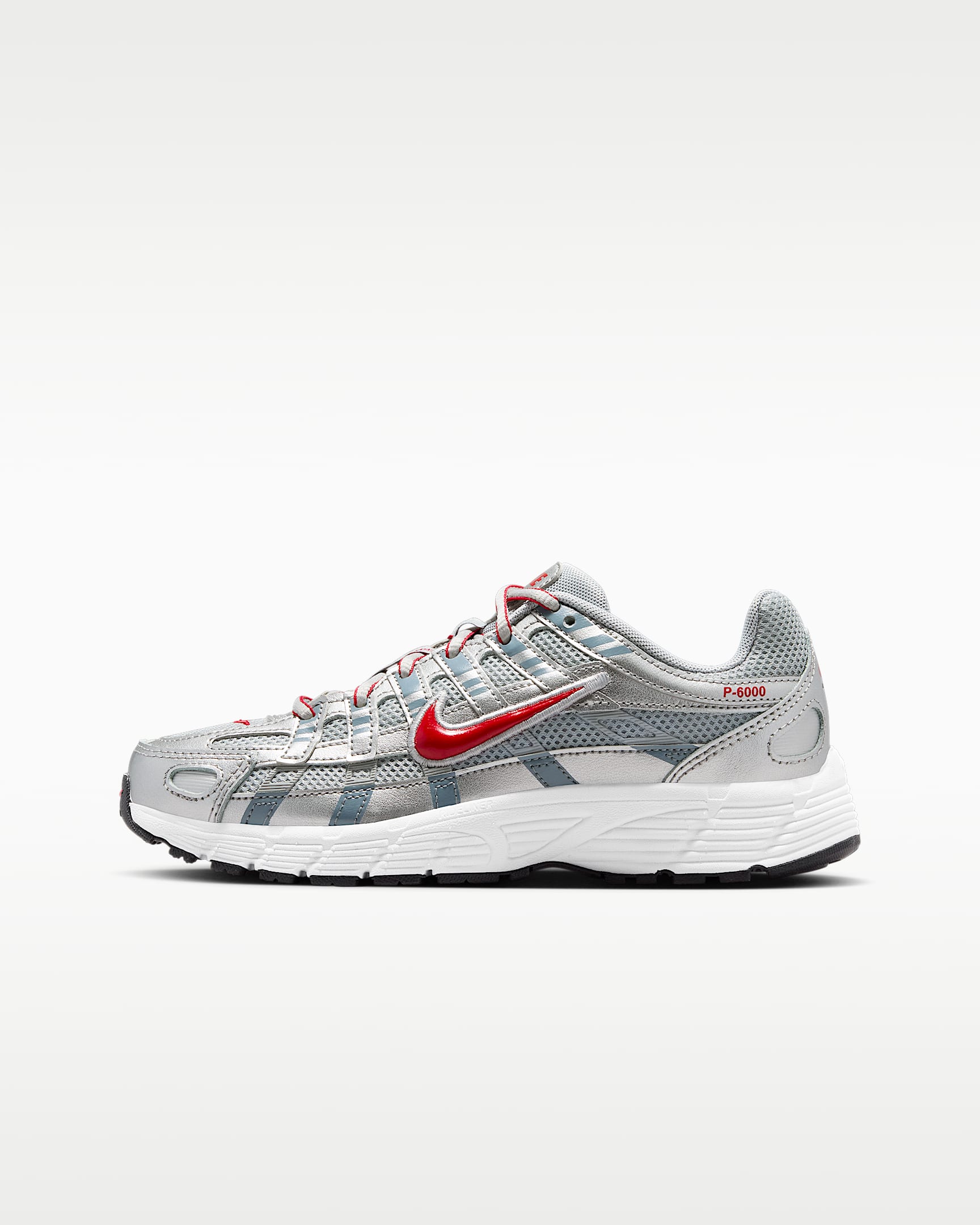 Nike P-6000 大童运动鞋 - 金属银/银/冷灰/健身红