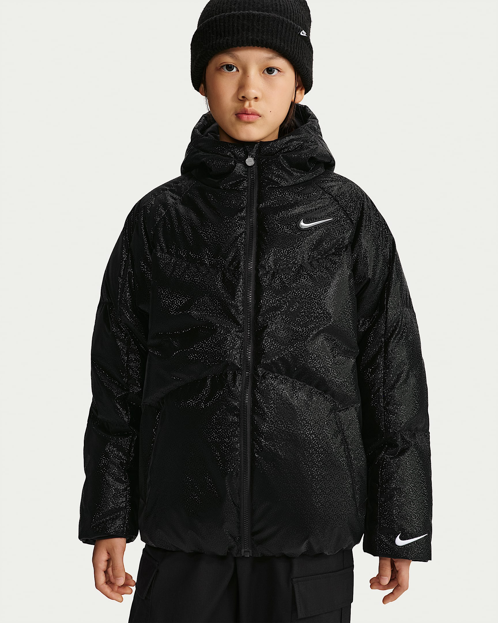 Nike Swoosh 大童亮面羽绒夹克 - 黑