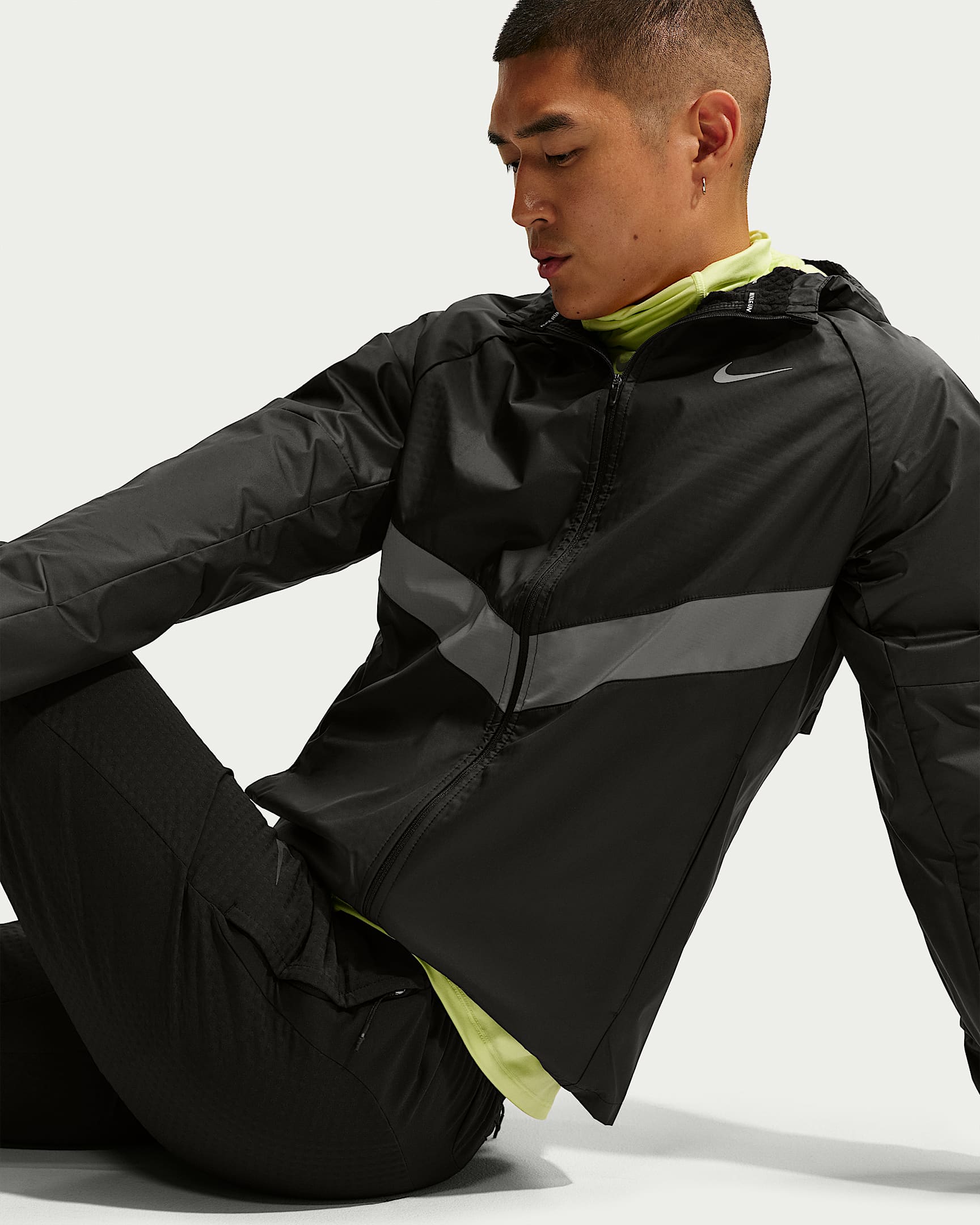 Nike Miler Therma-FIT Repel 男子拒水冬季款跑步夹克 - 黑/黑
