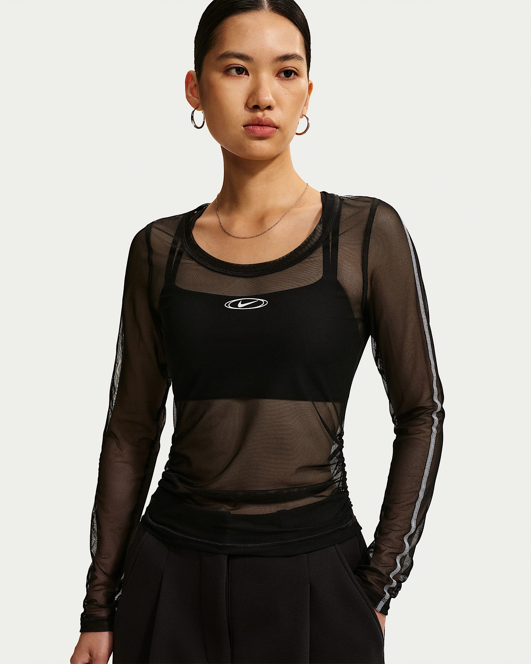 Nike Sportswear 女子修身长袖薄纱上衣 - 黑/白色