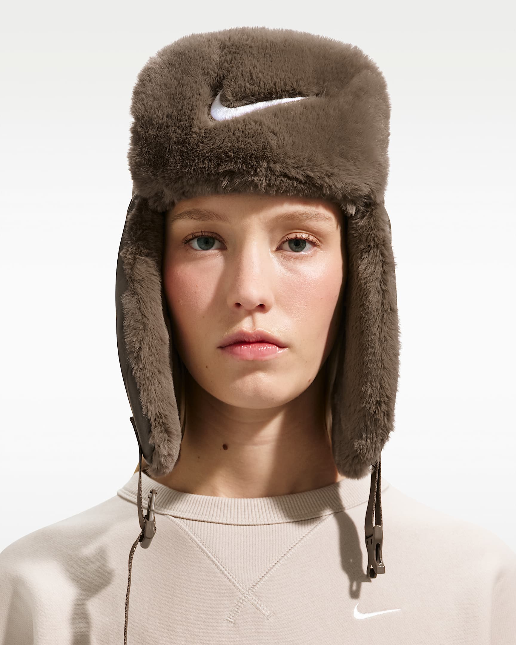 Nike Fly 人造毛皮里料护耳运动帽 - 矿石灰/貂棕/白色