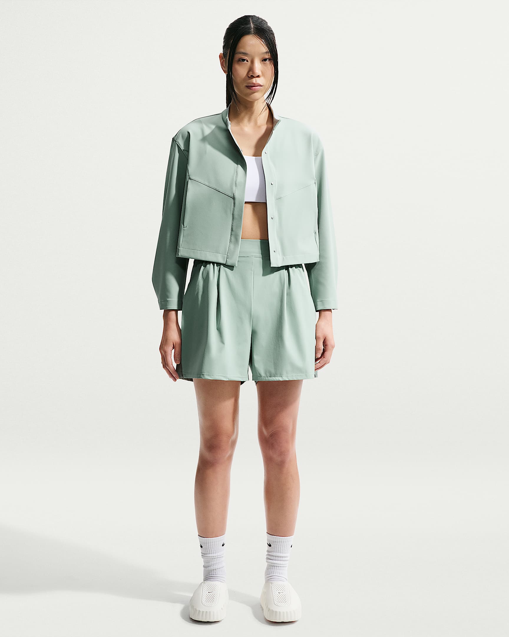 Nike 24.7 PerfectStretch Dri-FIT 无界弹韧女子速干高腰短裤 - 温和灰绿/温和灰绿/荷兰绿