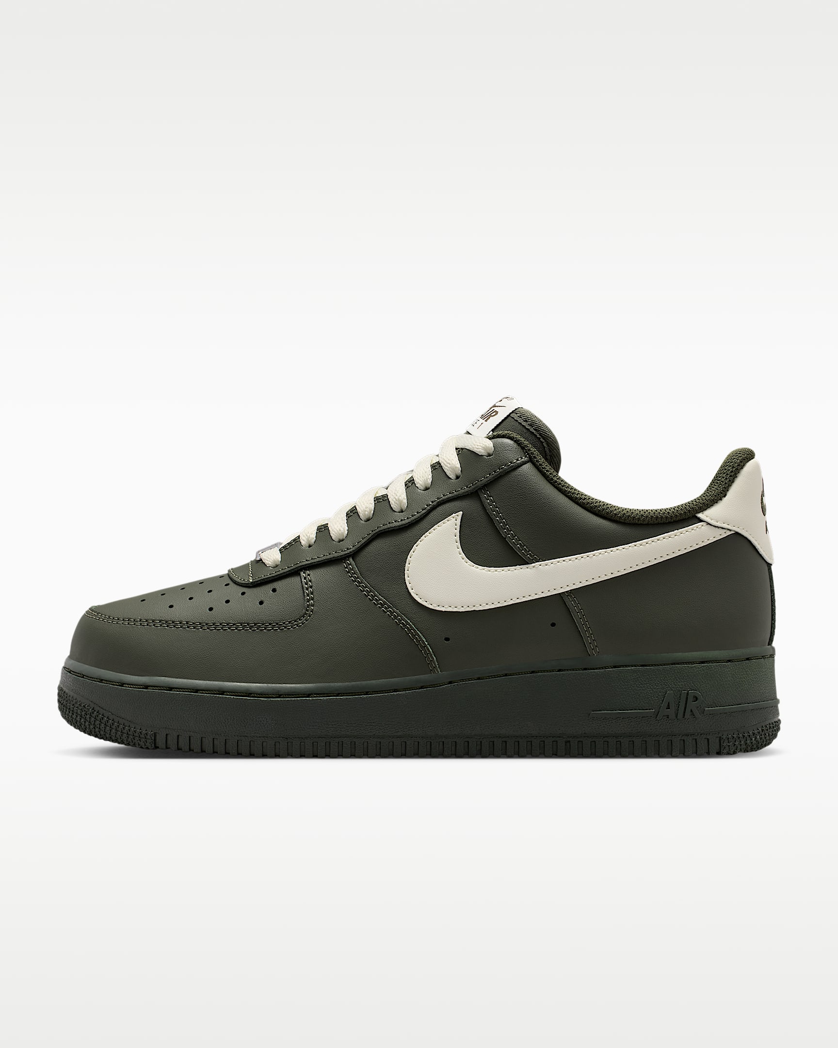 Nike Air Force 1 '07 男子空军一号运动鞋 - 军裤卡其/黑/金属银/椰奶色