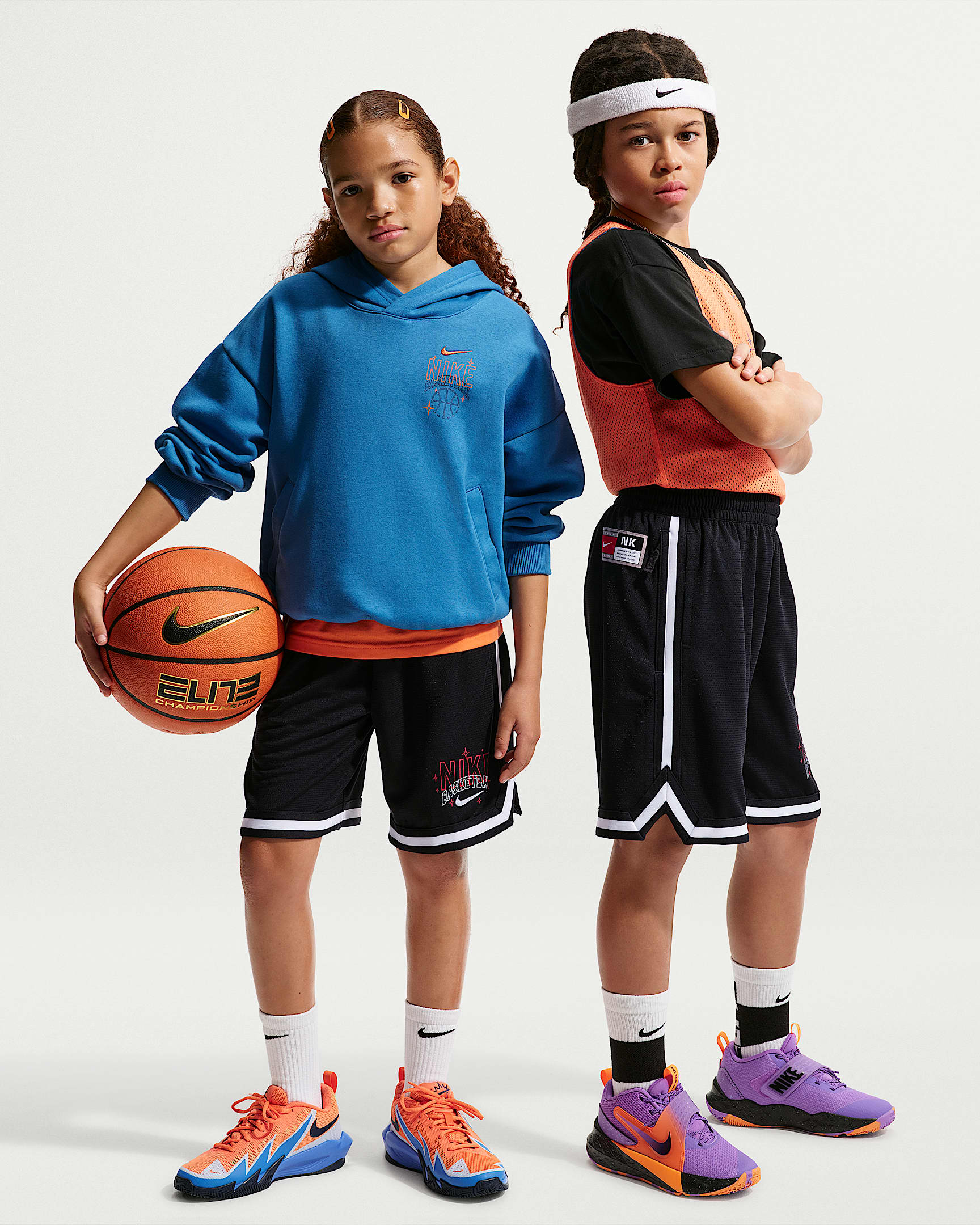 Nike DNA Dri-FIT 大童（男孩）速干篮球短裤 - 黑/白色