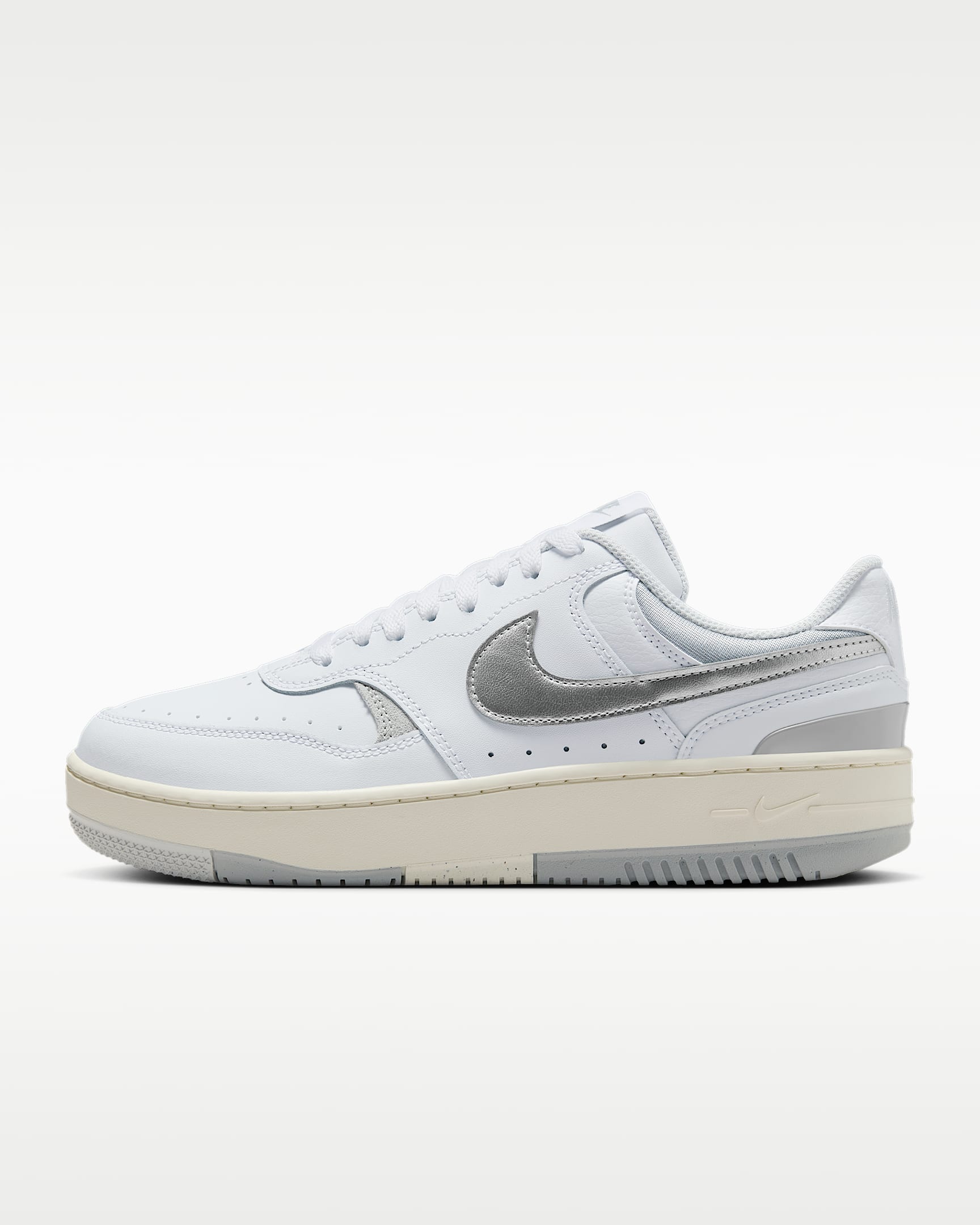 Nike Gamma Force 女子运动鞋 - 白色/浅烟灰/尘光子色/金属银