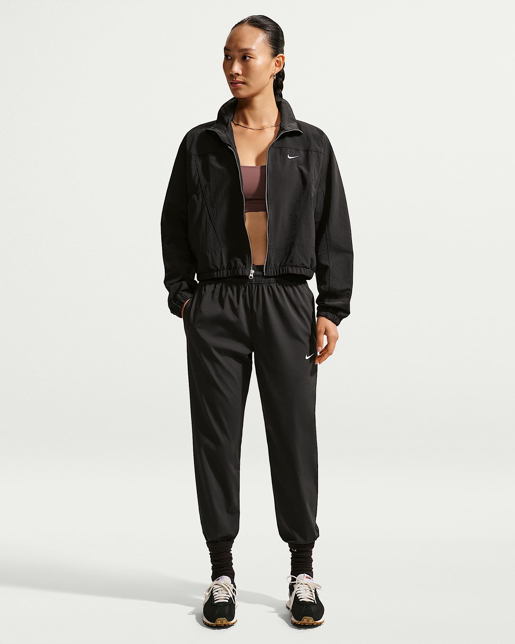 Nike Sportswear 女子弹性梭织九分裤 - 黑/帆白