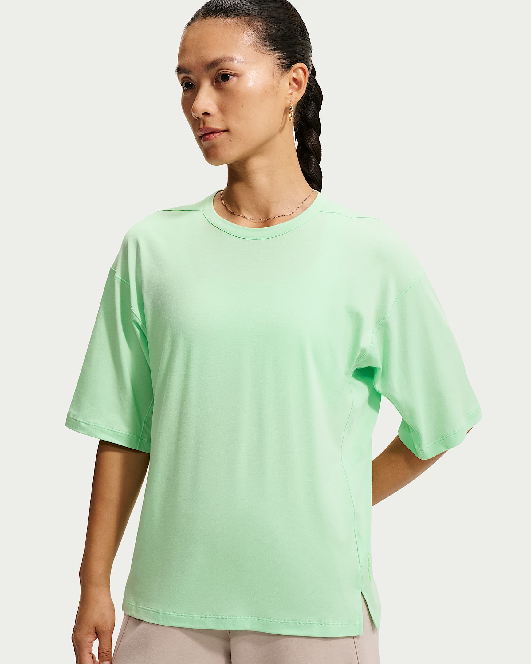 Nike 24.7 ImpossiblySoft Light Dri-FIT 超感柔软女子速干短袖T恤 - 静谧黄瓜绿/梦幻绿