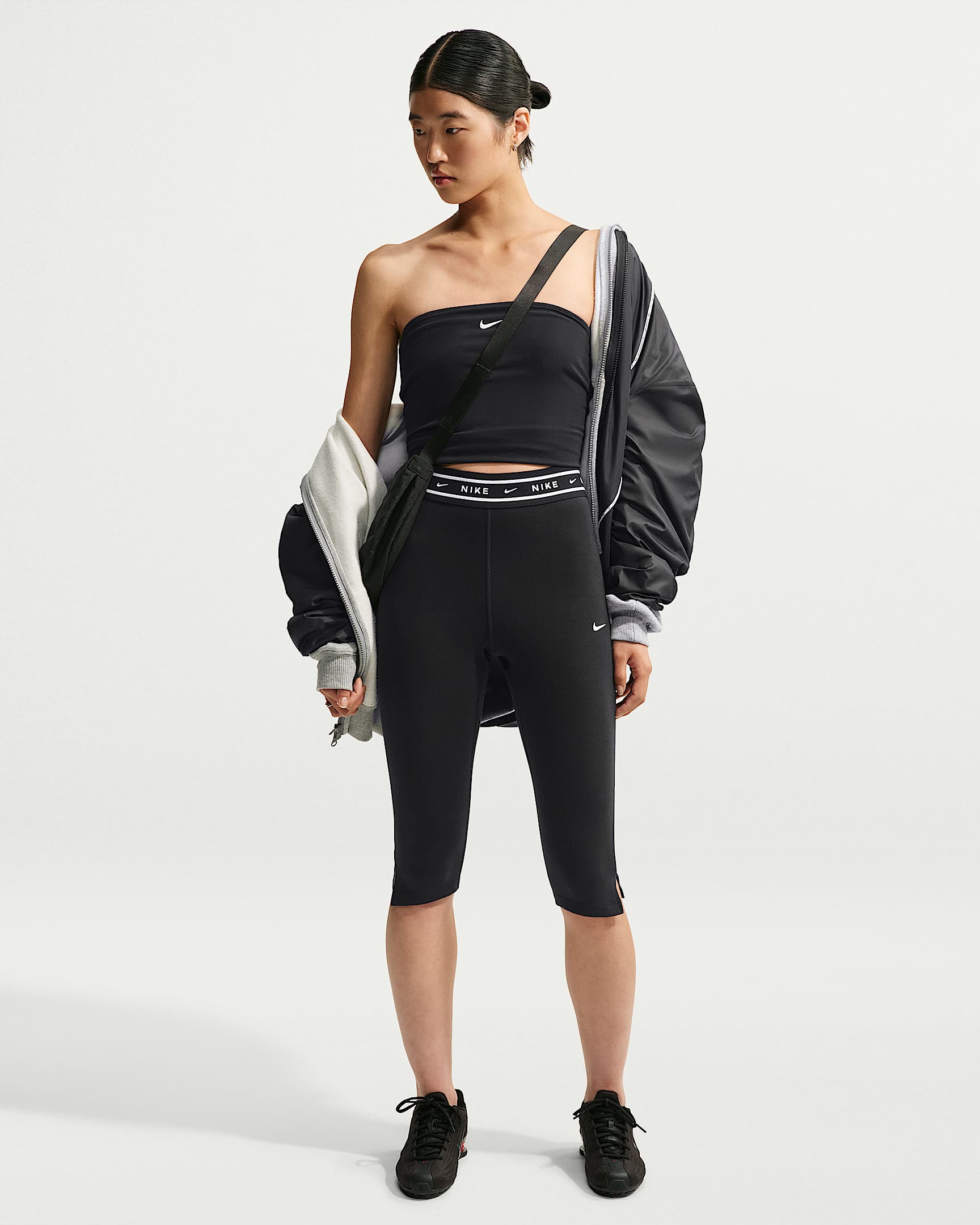 Nike Sportswear Chill Jersey 女子高腰紧身中裤 - 黑/黑/白色