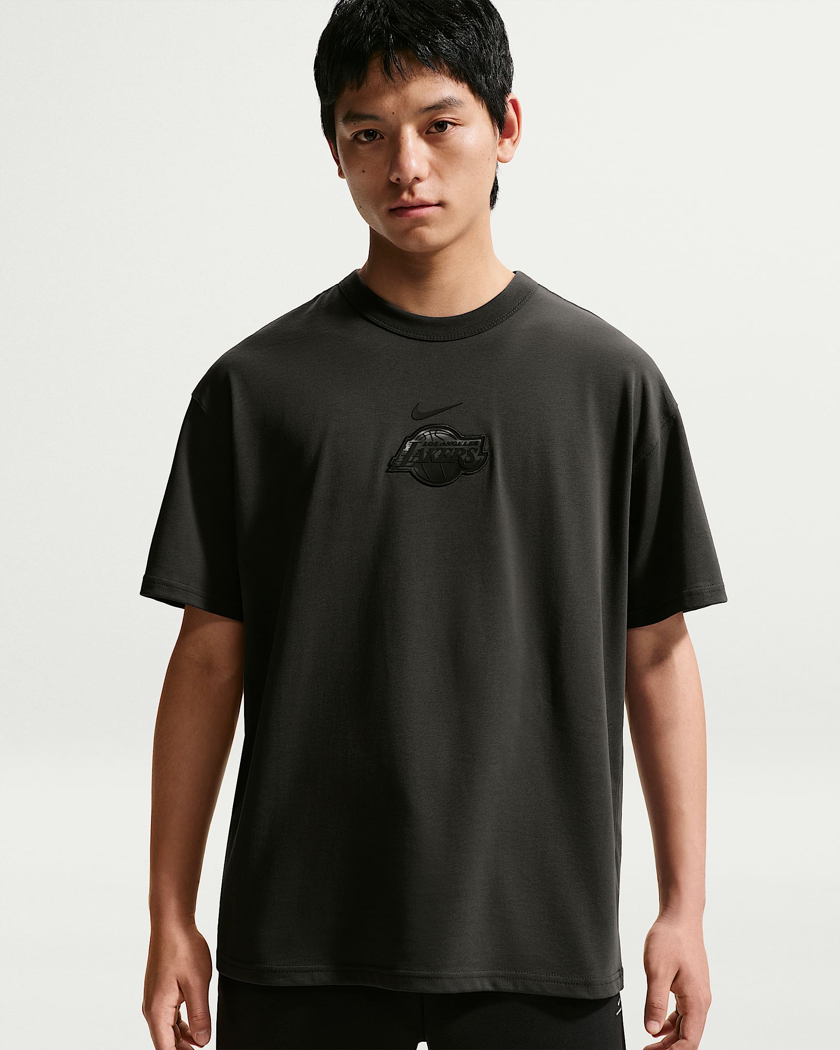 洛杉矶湖人队 Courtside Premium Essential Nike NBA 男子T恤 - 暗烟灰