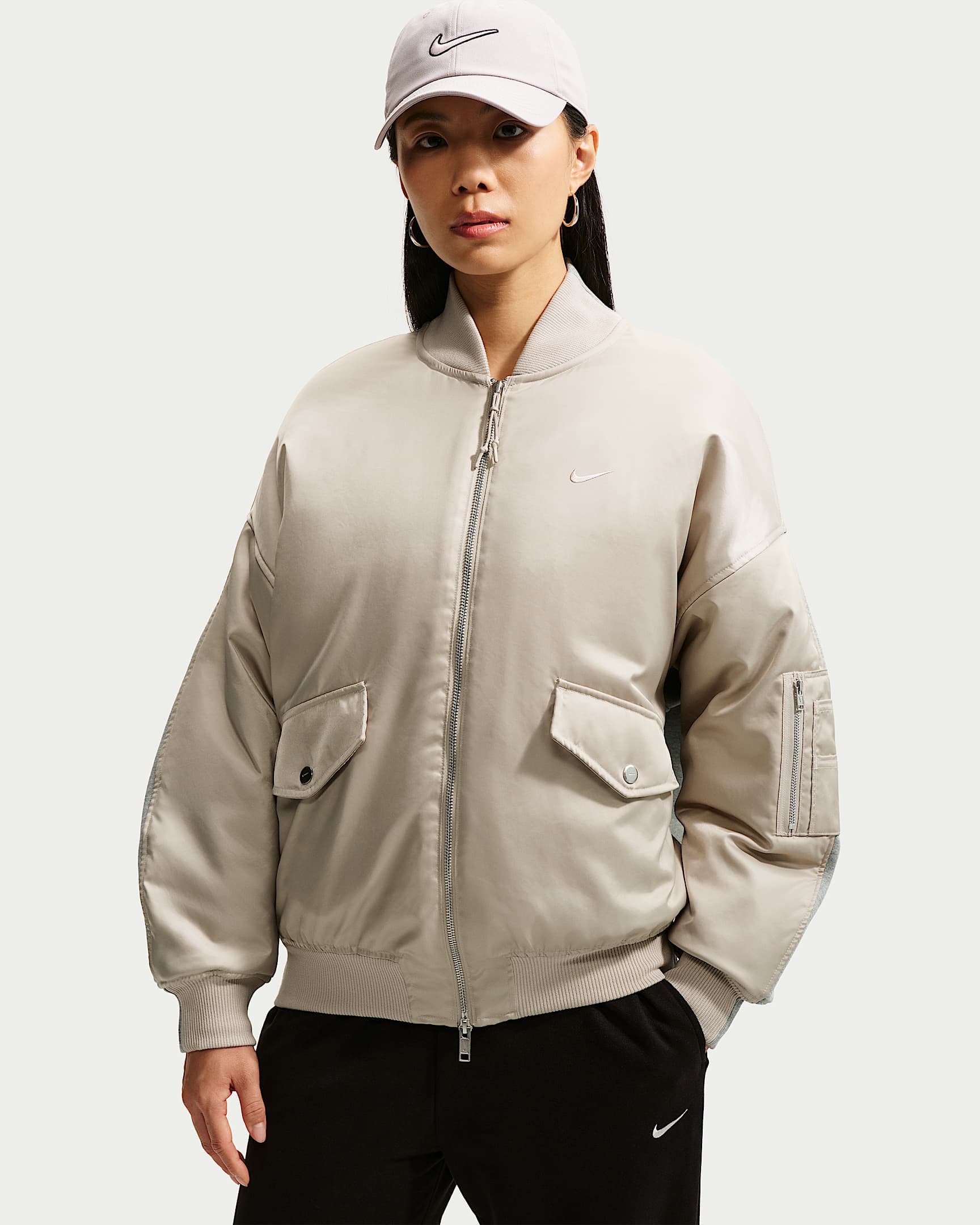 Nike Sportswear 女子 Oversize 风加绒拼接夹克 - 奶白 II/调色炭黑/奶白 II