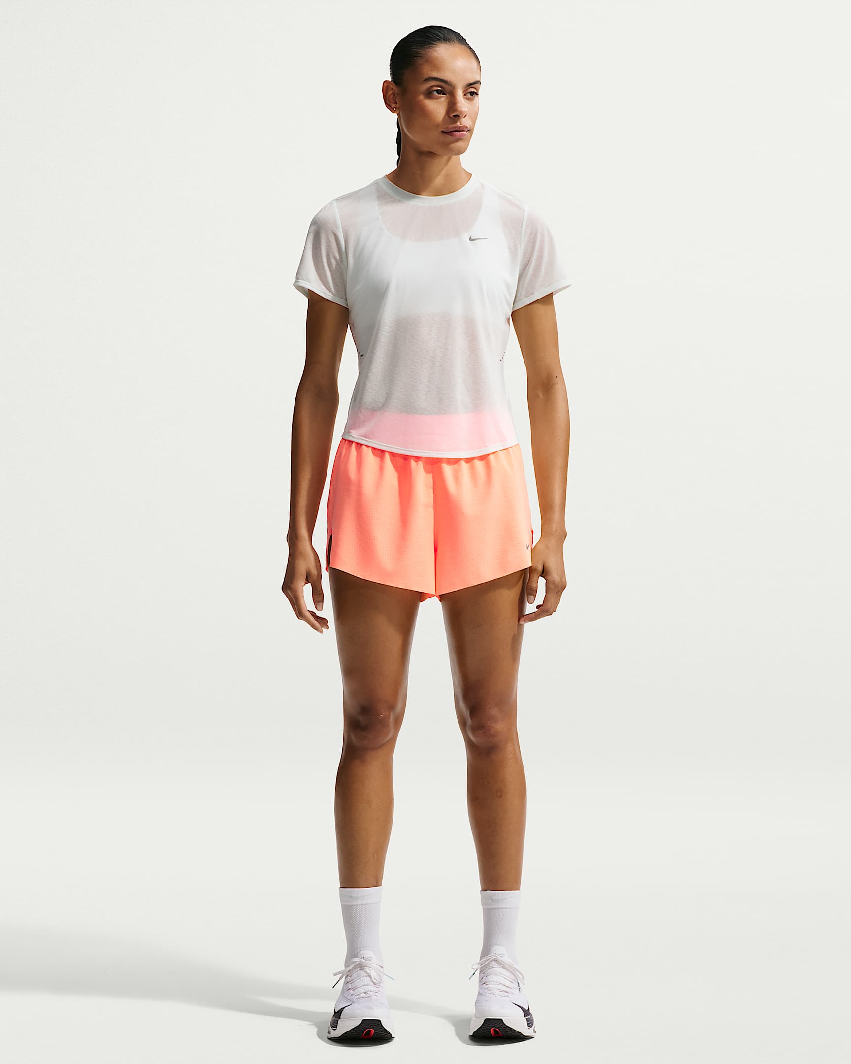 Nike Swift Breathe Dri-FIT 女子速干中腰跑步短裤(含衬裤) - 脉冲橙/尘光子色/白色