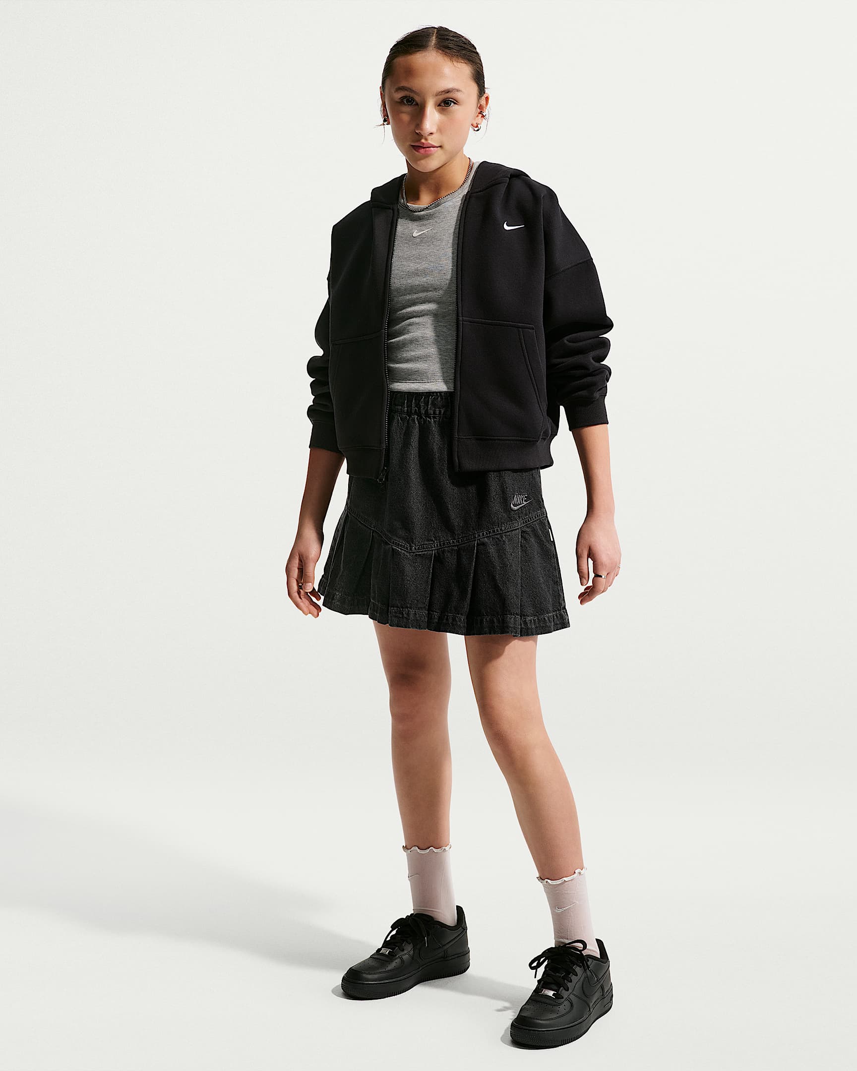 Nike Sportswear 大童（女孩）牛仔褶裥半身裙 - 黑/煤黑/荧光黄/煤黑