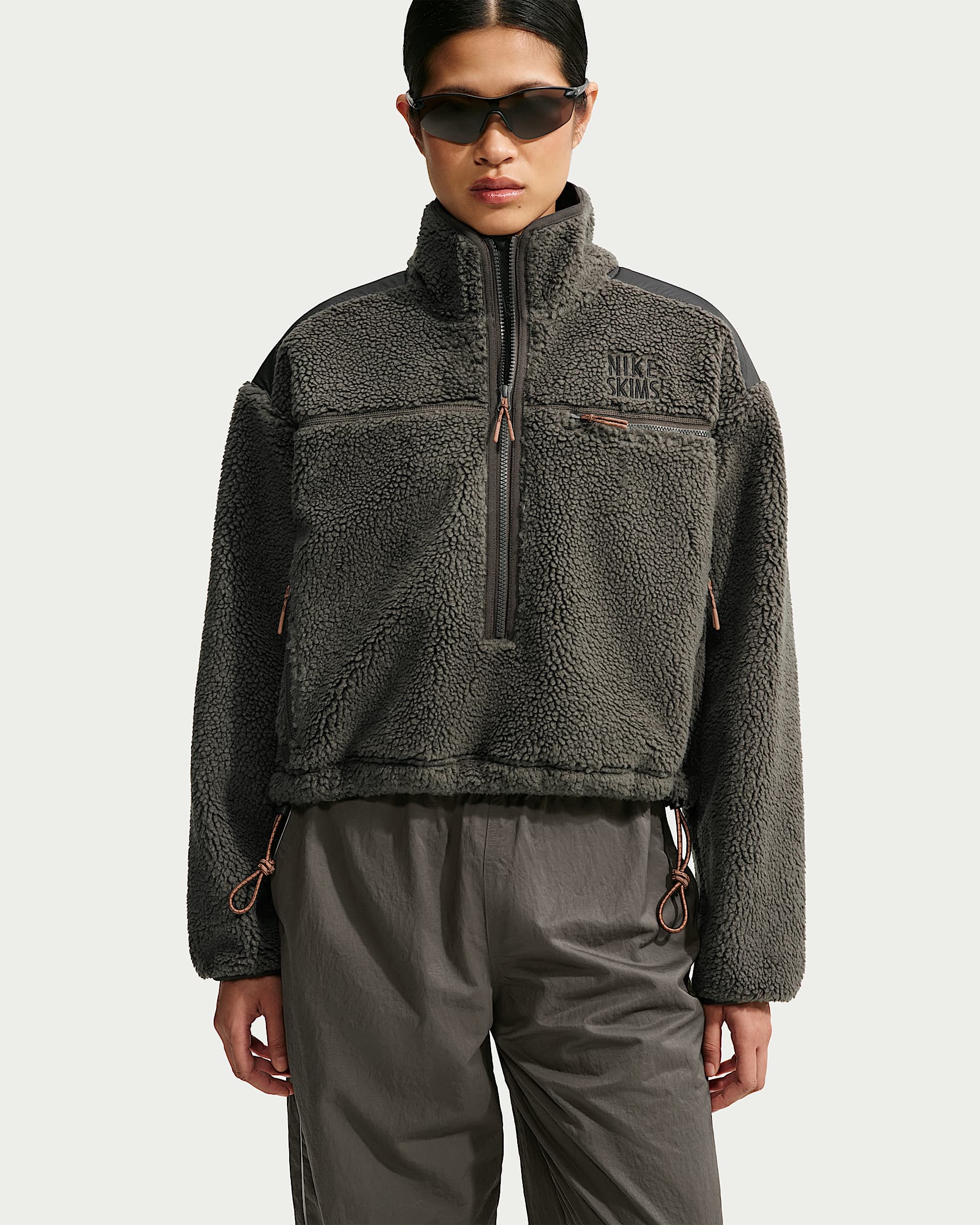 NikeSKIMS Sherpa 女子 Oversize 风仿羊羔绒上衣 - NSKM Boulder/NSKM Obsidian