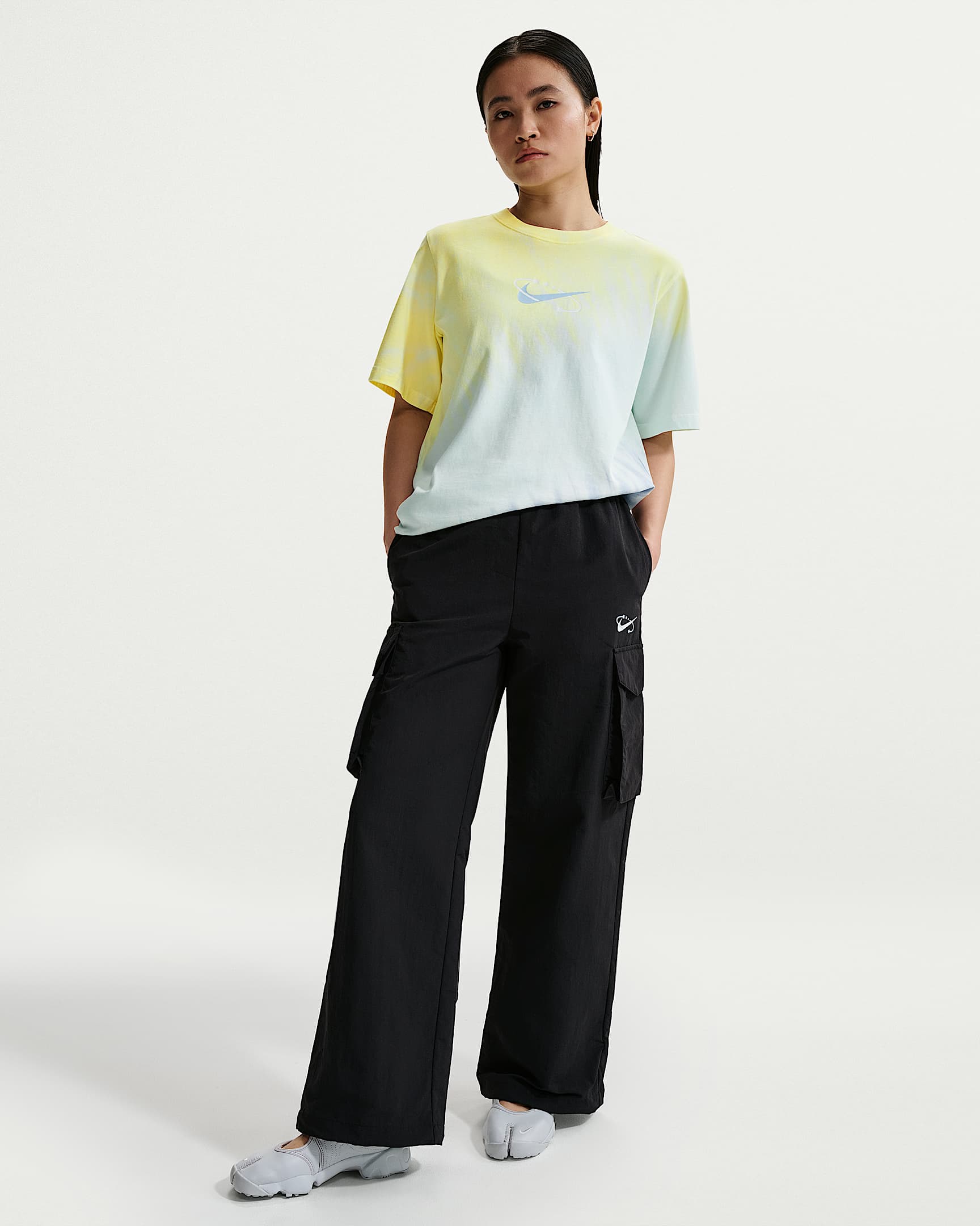 Nike Sportswear 女子防晒拒水中腰工装长裤 - 黑